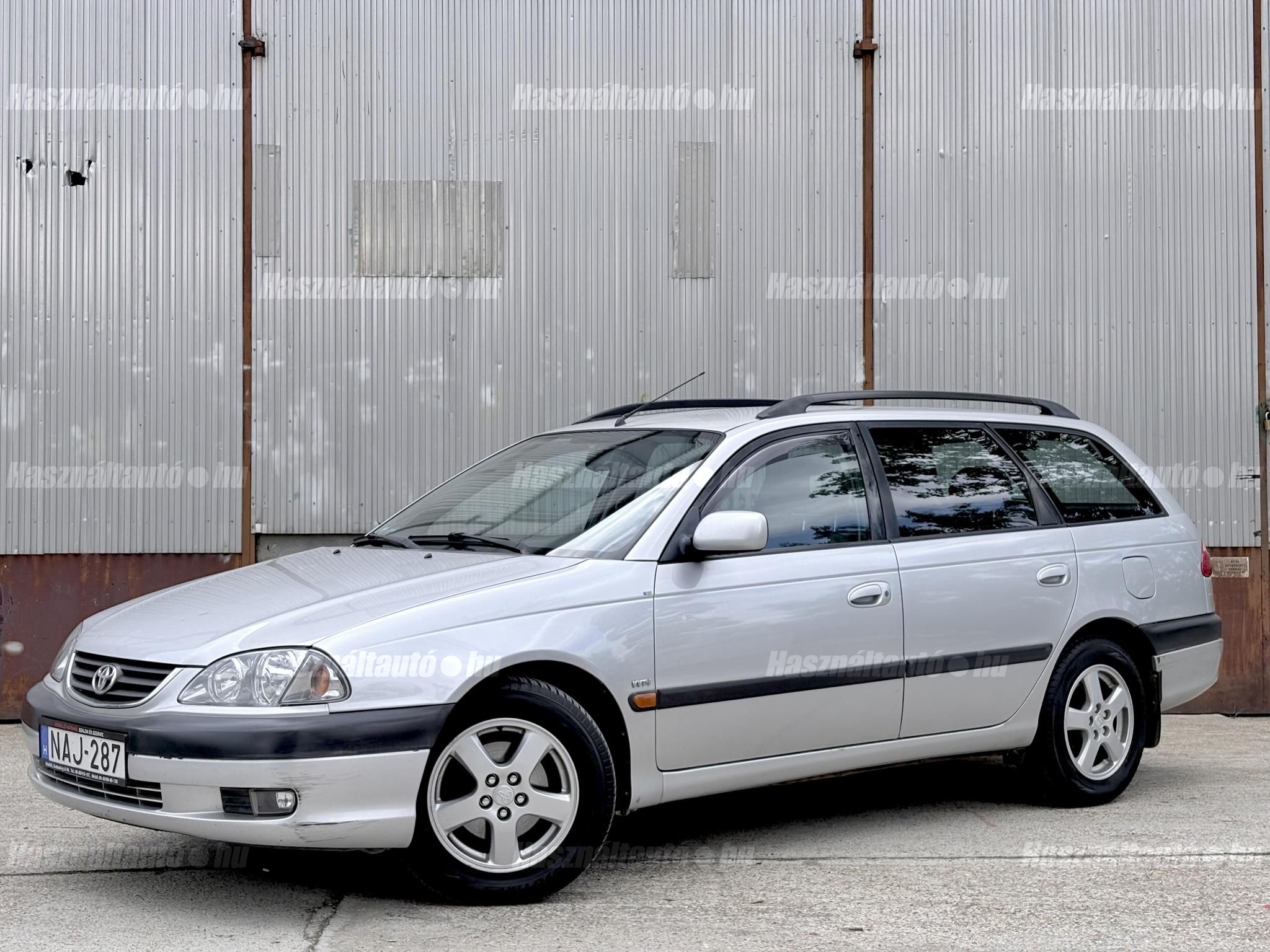 TOYOTA AVENSIS 2002/3 - 1