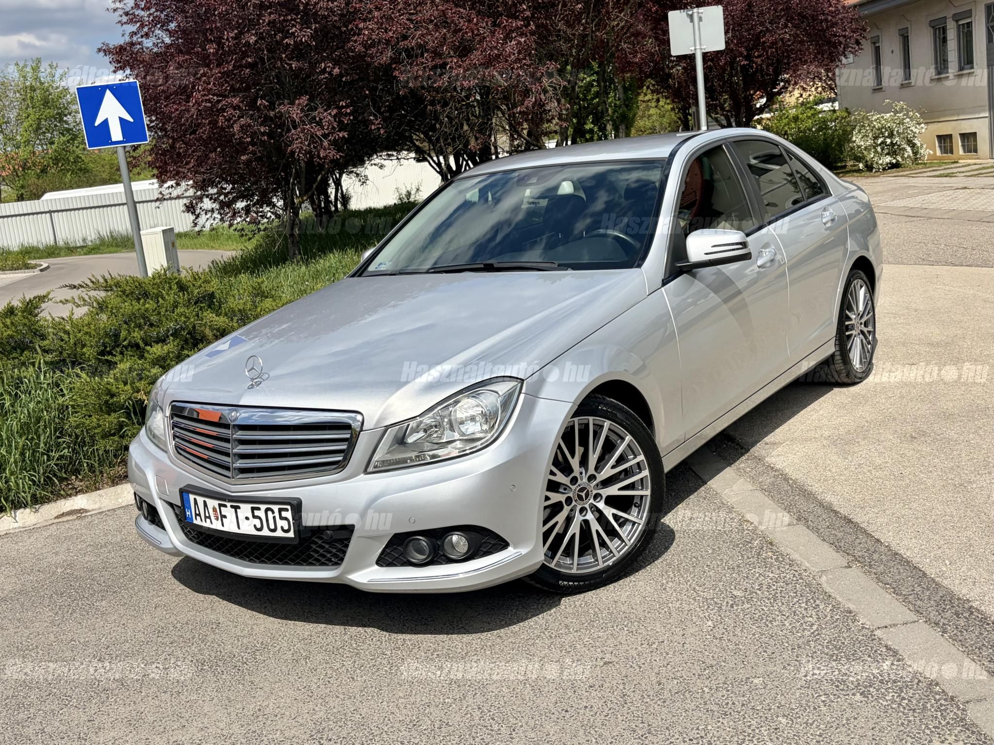 MERCEDES-BENZ C-OSZTÁLY 2013/6 - 1
