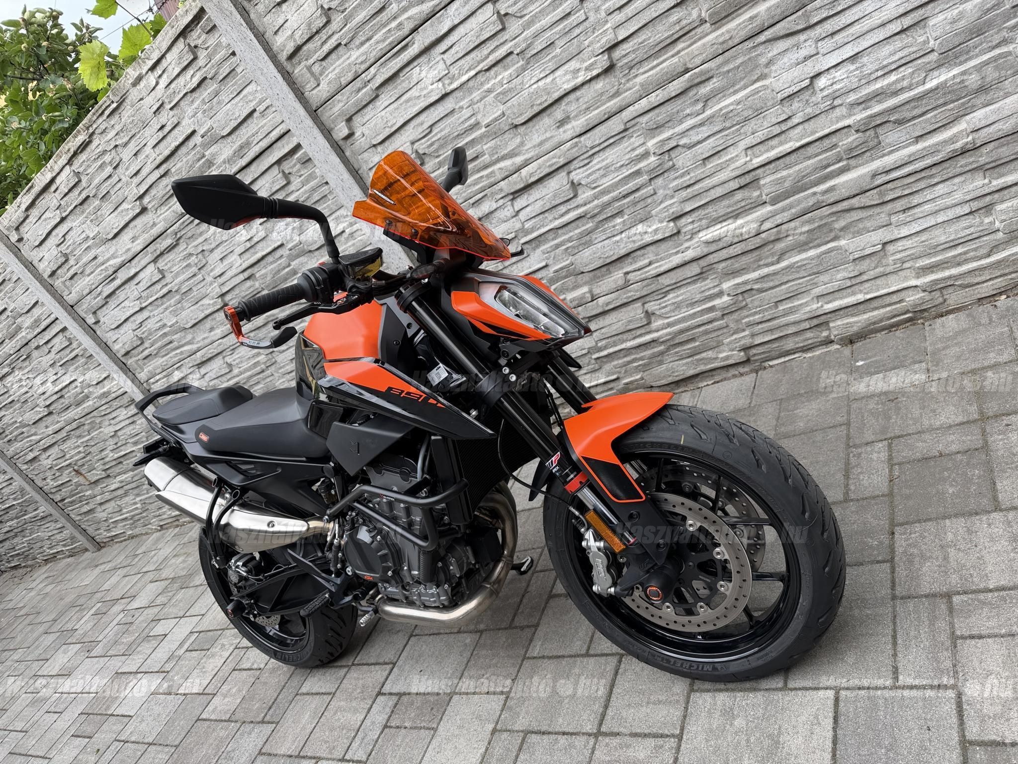KTM 890 DUKE 2022/5 - 1