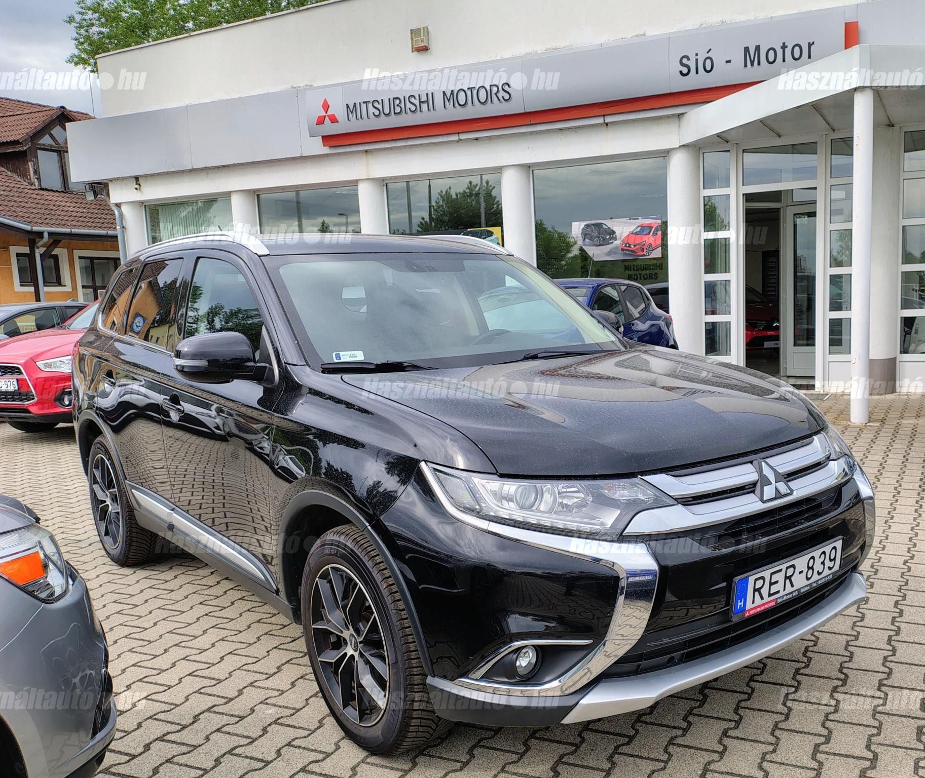 MITSUBISHI OUTLANDER 2016/10 - 1