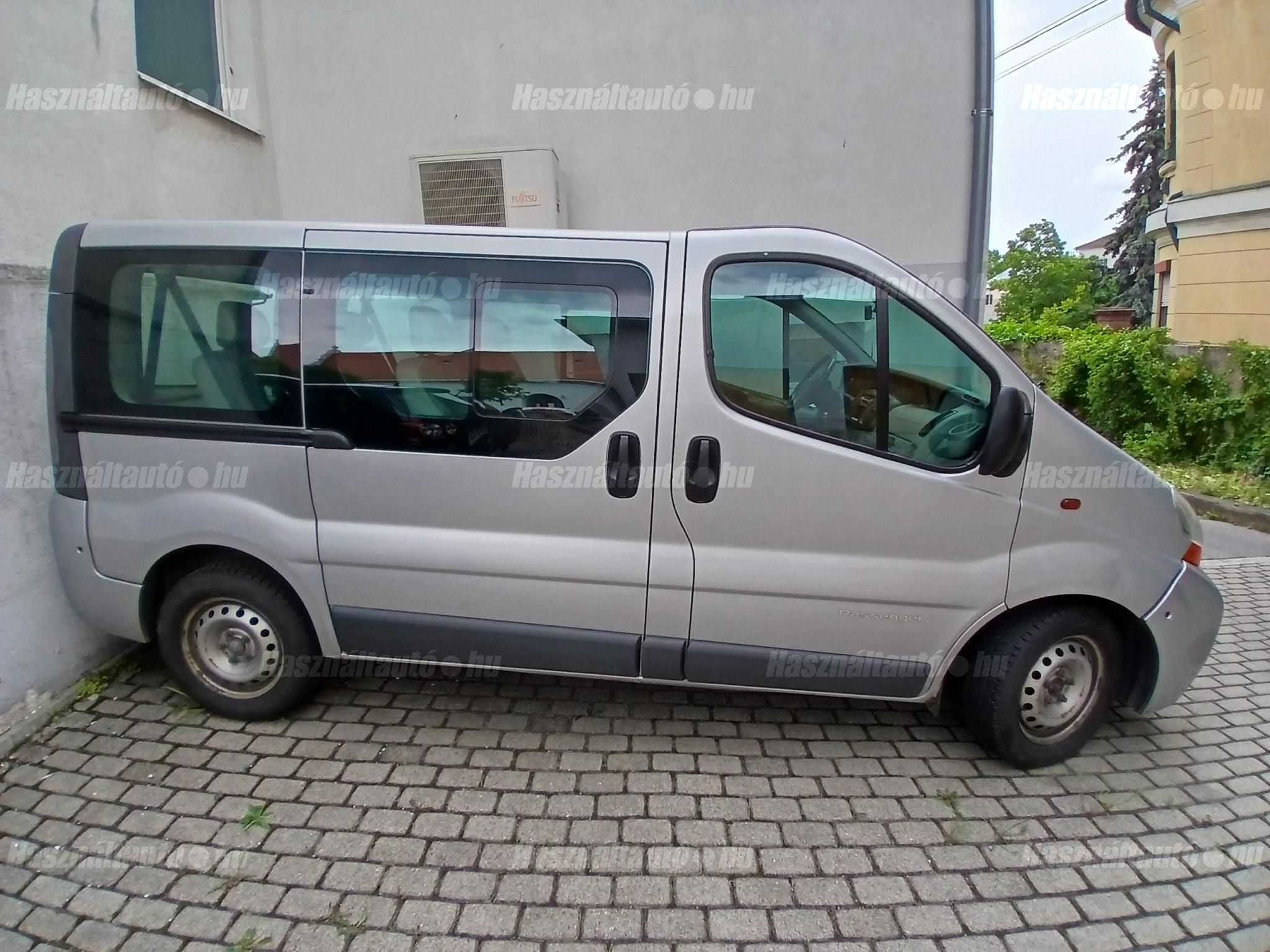 RENAULT TRAFIC 2004 - 1