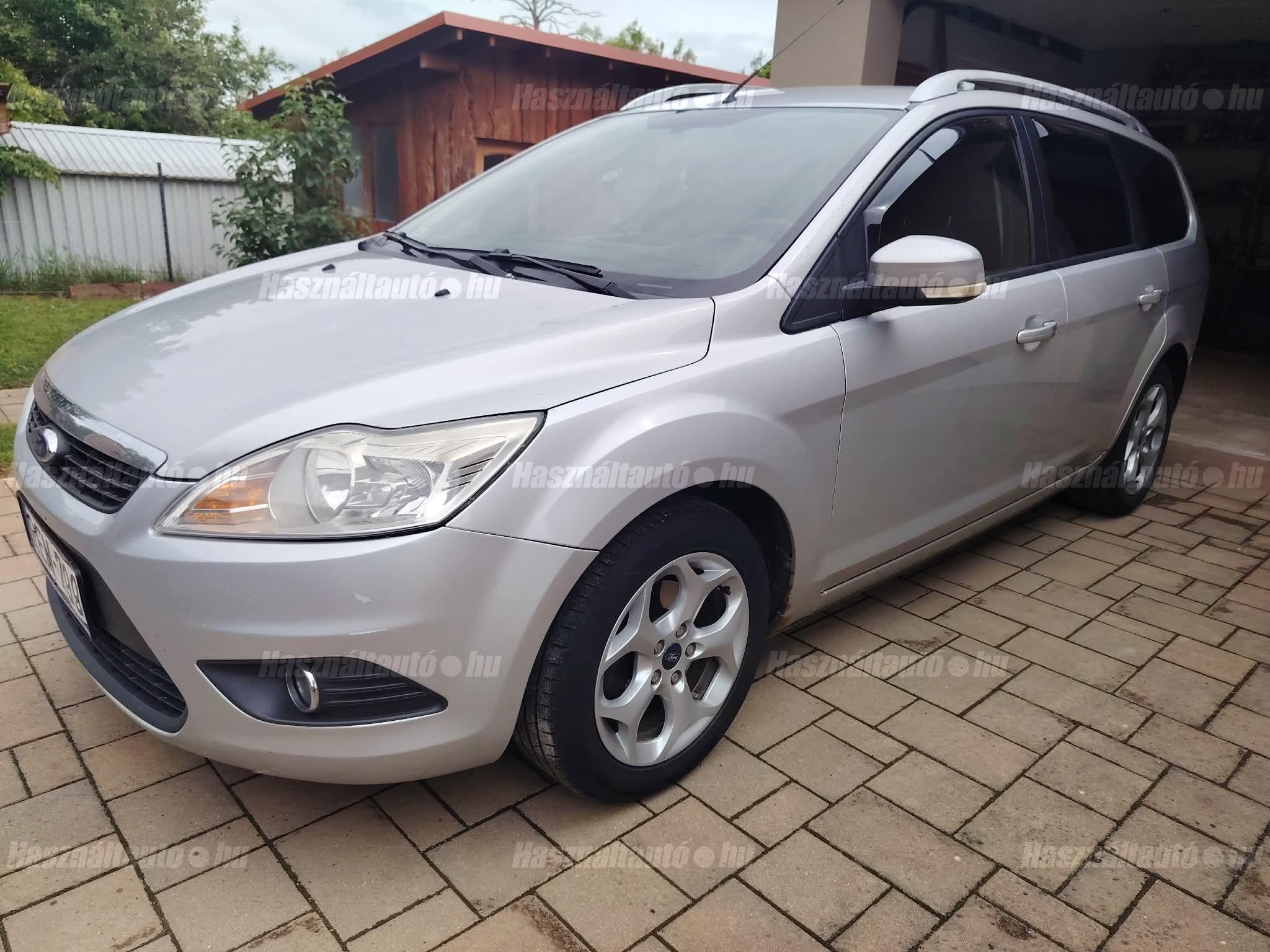 FORD FOCUS 2010 - 1