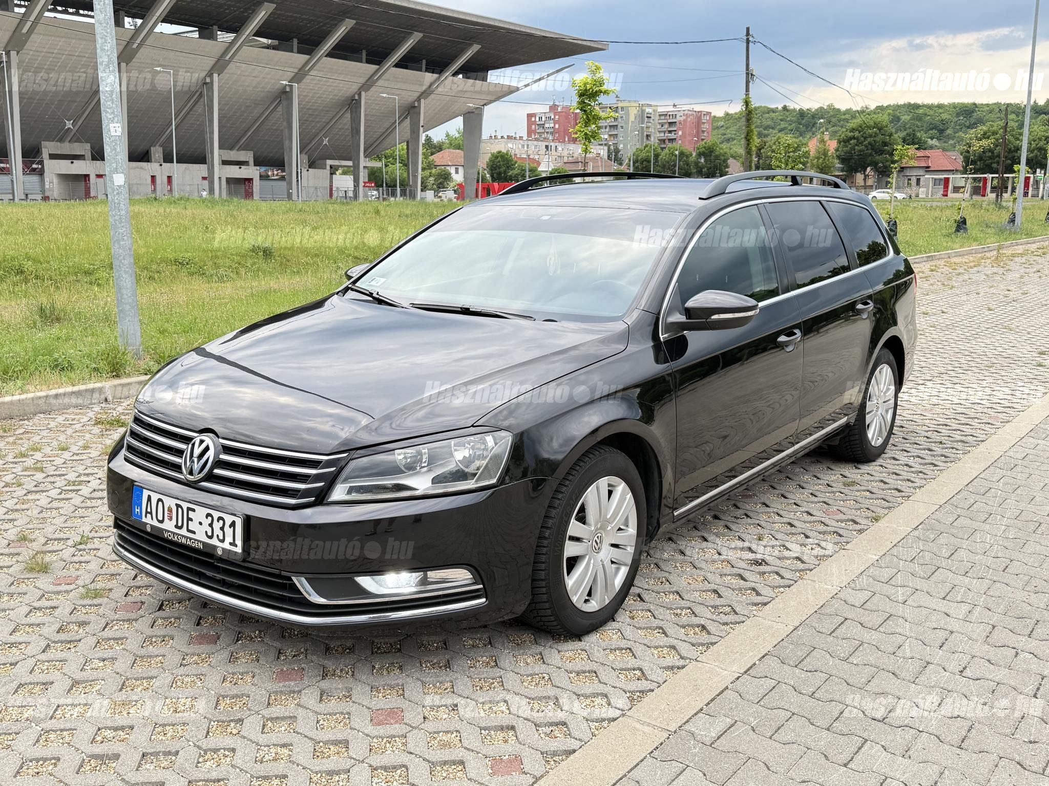 VOLKSWAGEN PASSAT 2011/8 - 1