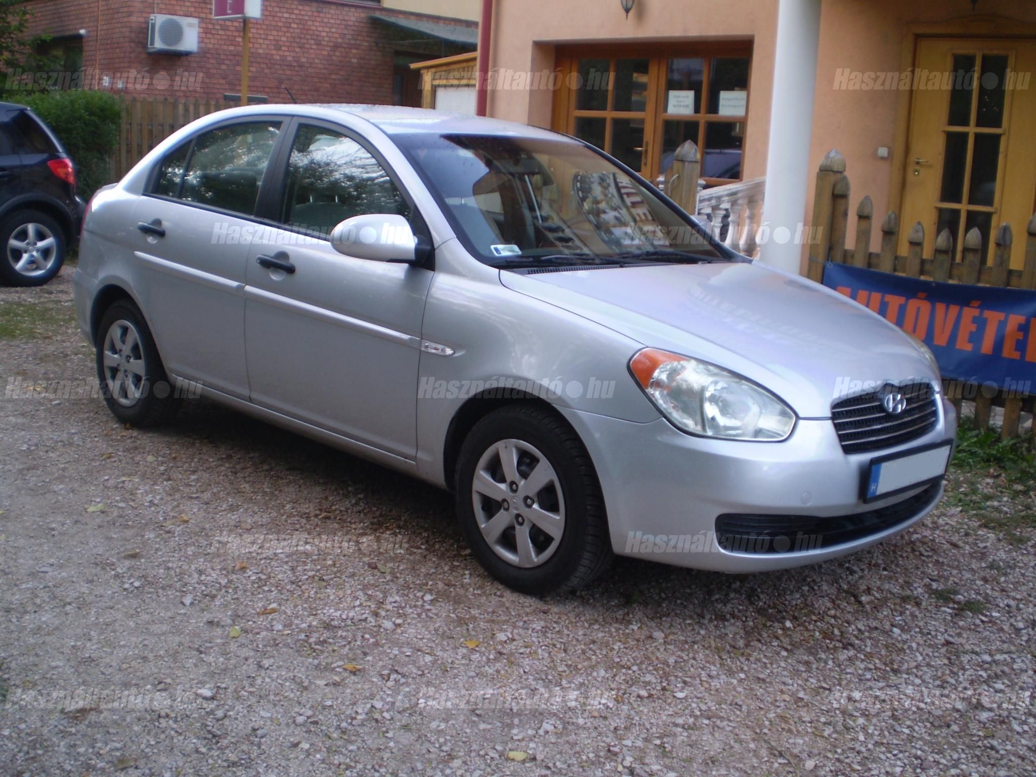 HYUNDAI ACCENT 2008/12 - 1