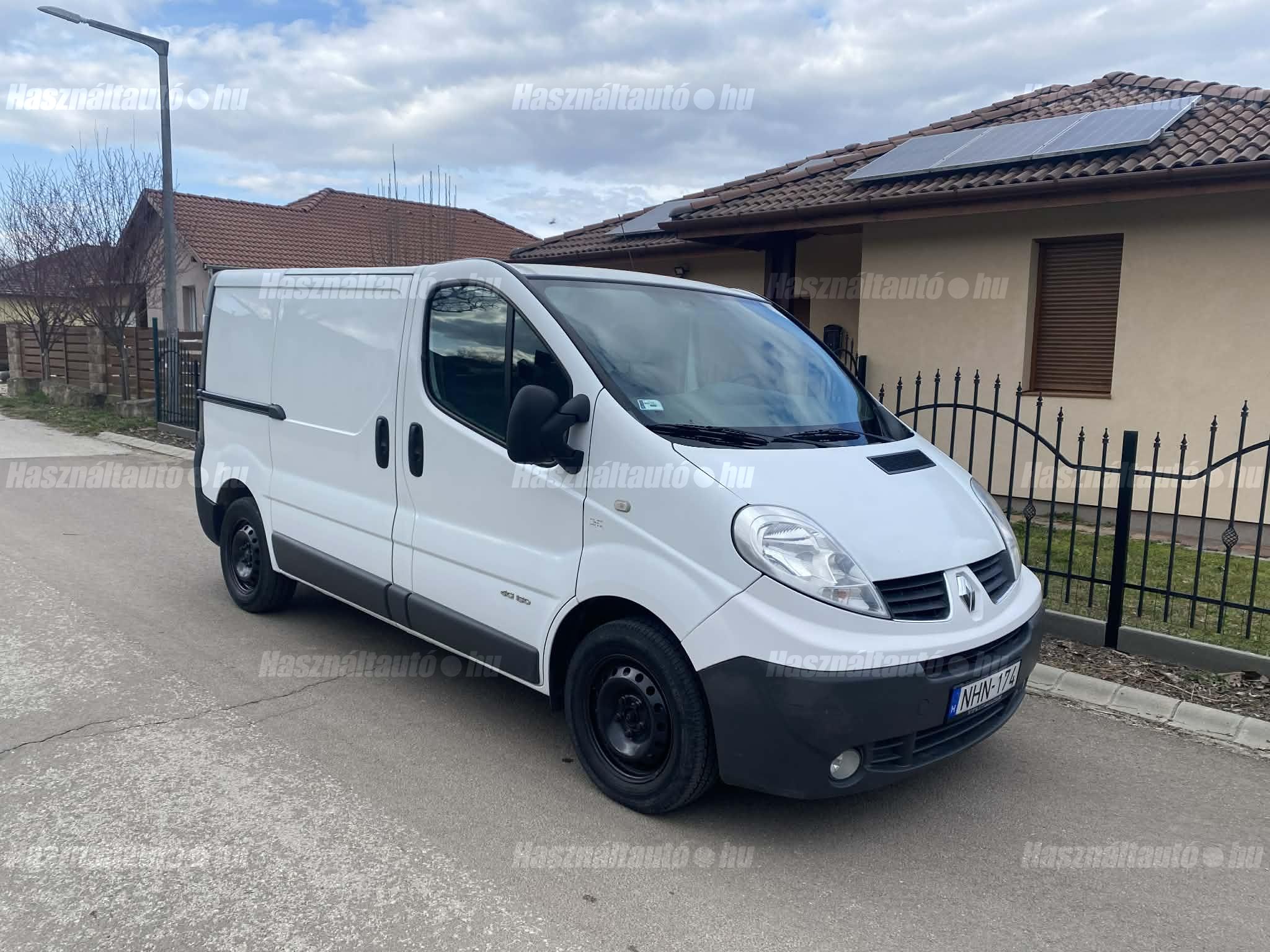 RENAULT TRAFIC 2011/12 - 1