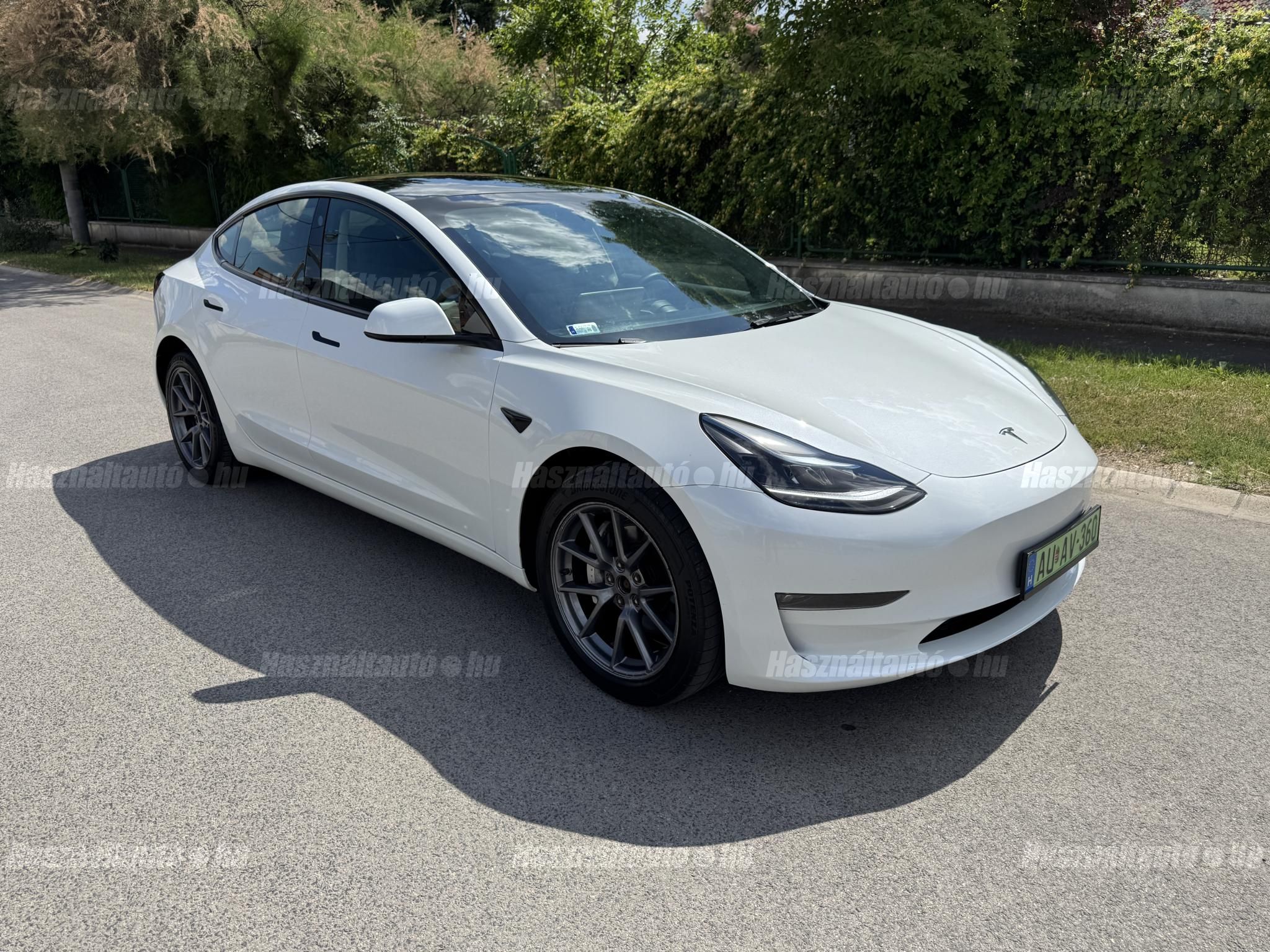 TESLA MODEL 3 2023/4 - 1