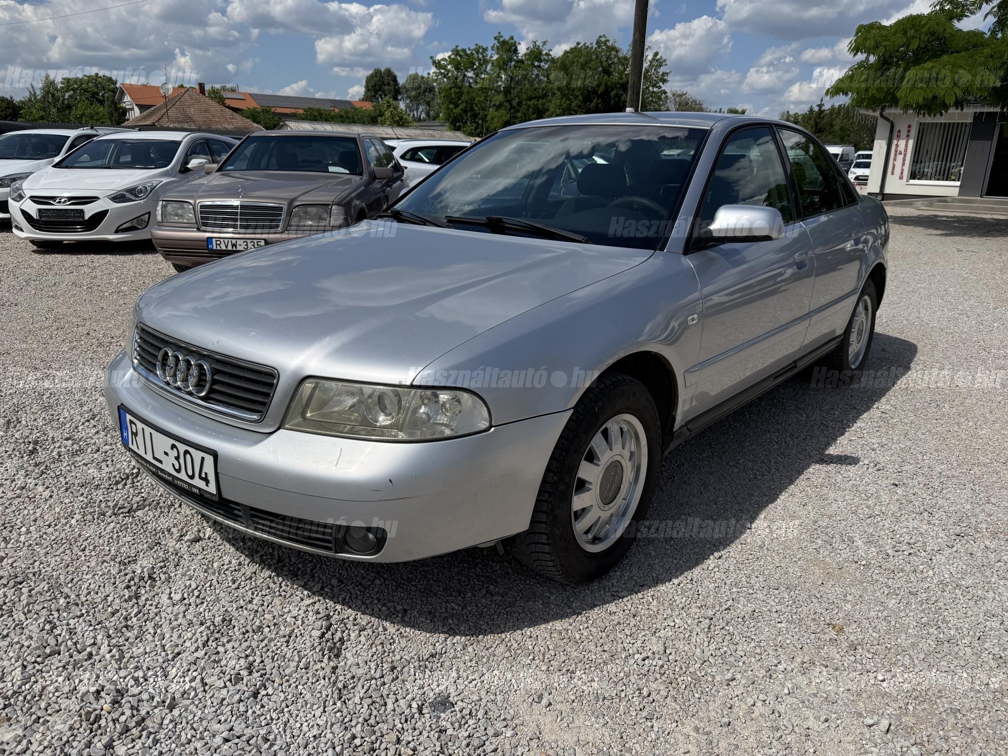 AUDI A4 2000/7 - 1