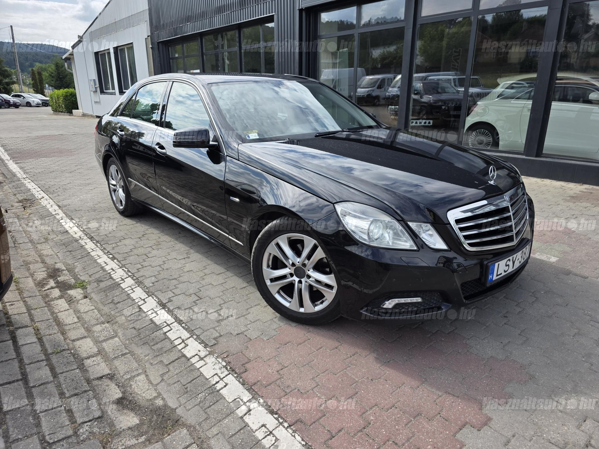MERCEDES-BENZ E-OSZTÁLY 2009/4 - 1