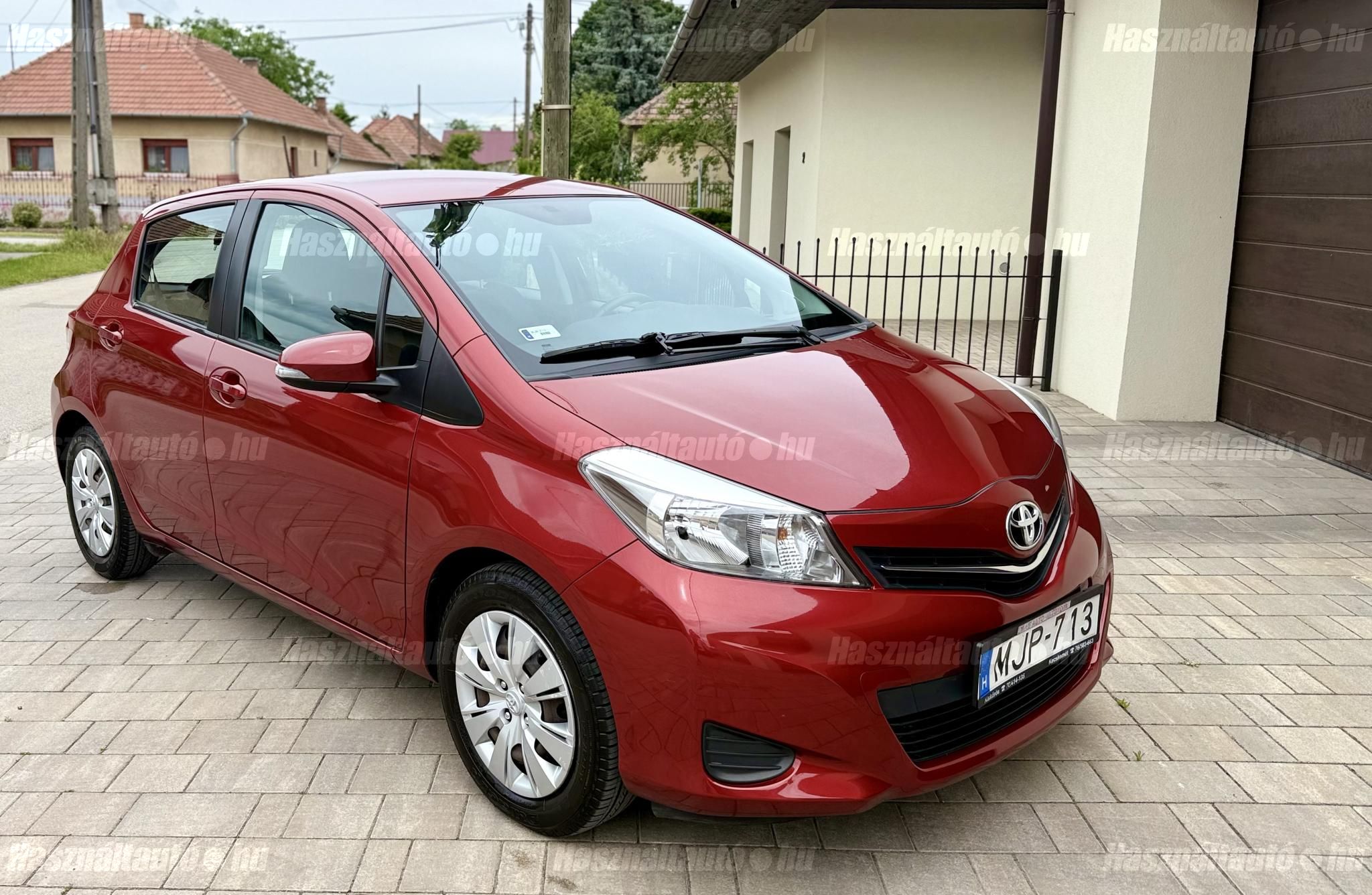 TOYOTA YARIS 2013/6 - 1