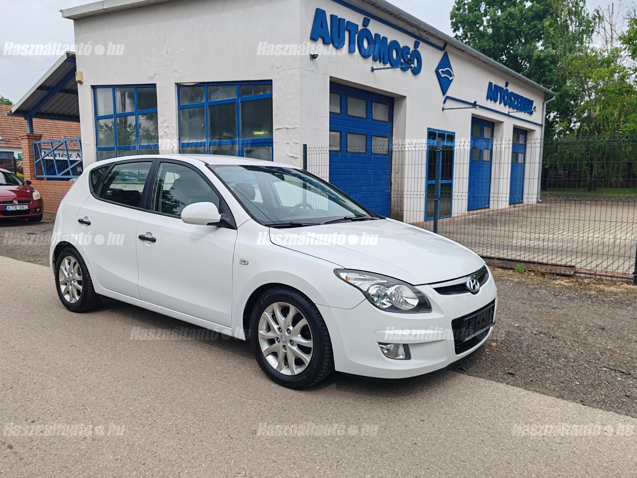 HYUNDAI I30 2010/4 - 1