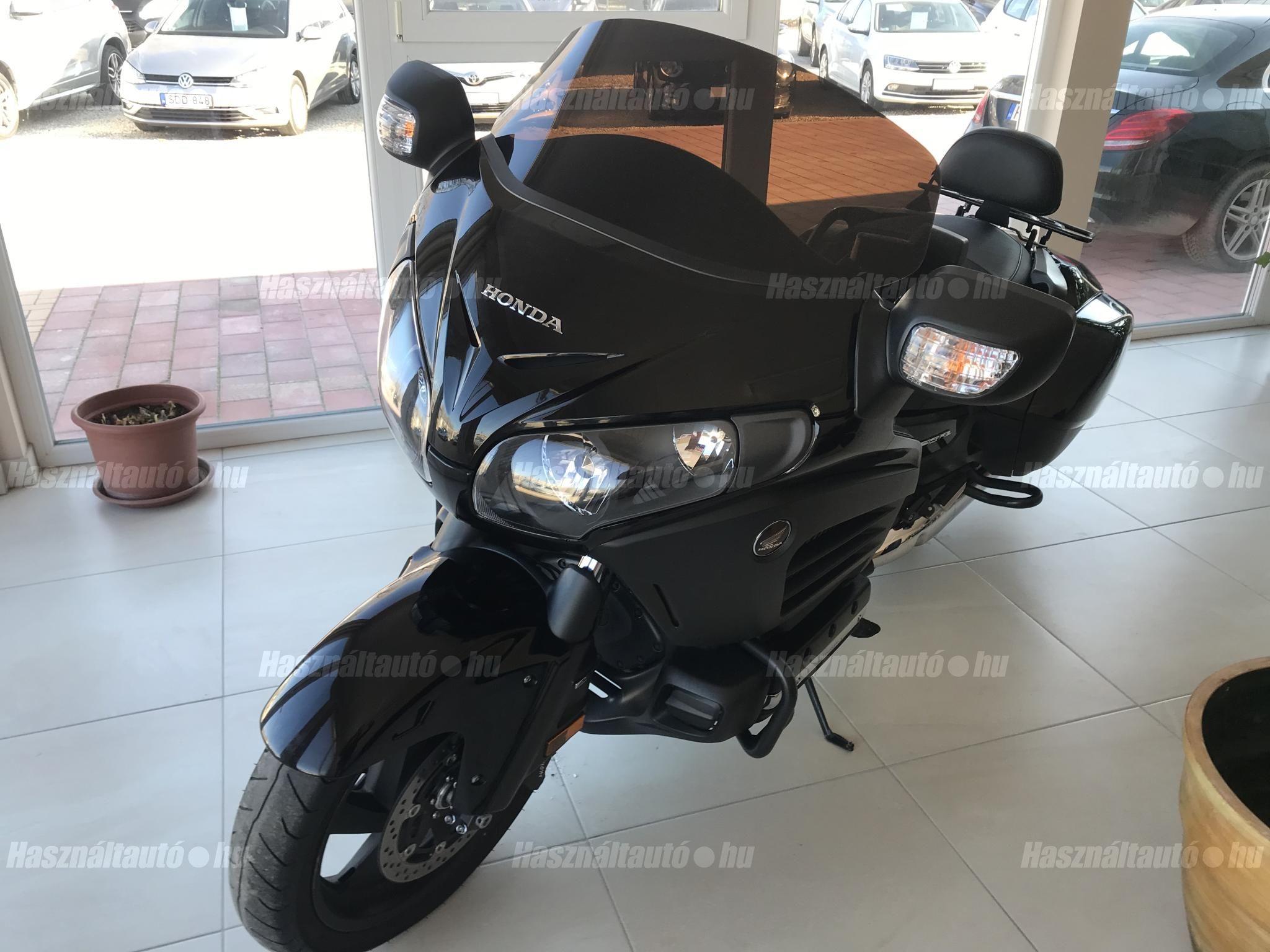 HONDA GL 1800 (GOLD WING) 2013/4 - 1