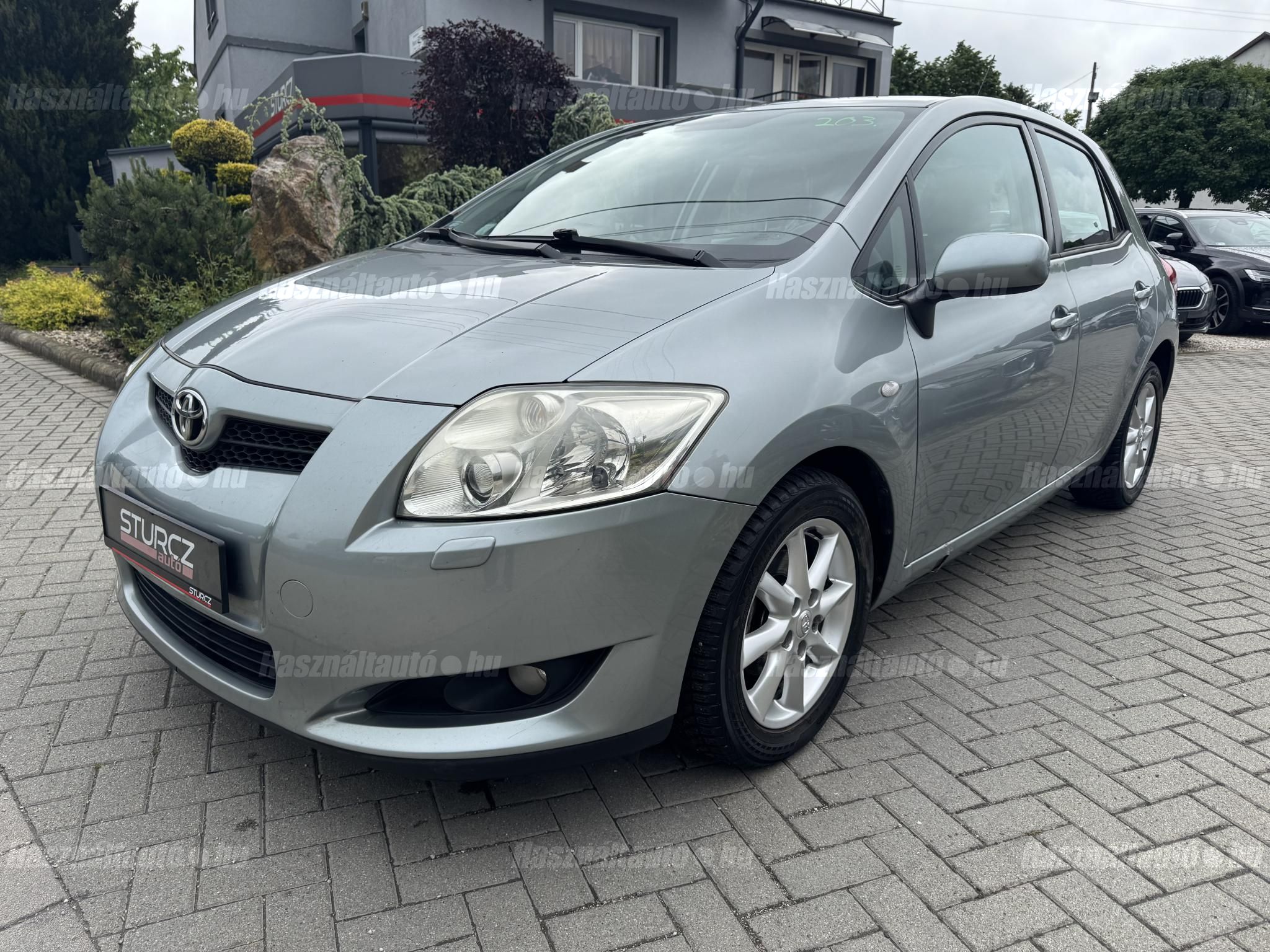 TOYOTA AURIS 2010/3 - 1