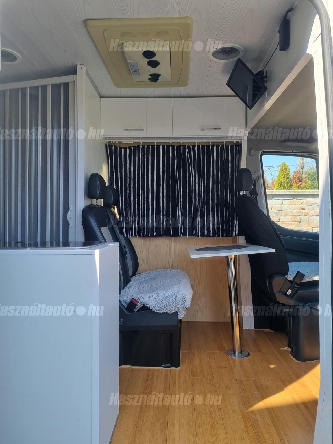 HYUNDAI H 350 2017/8 - 1