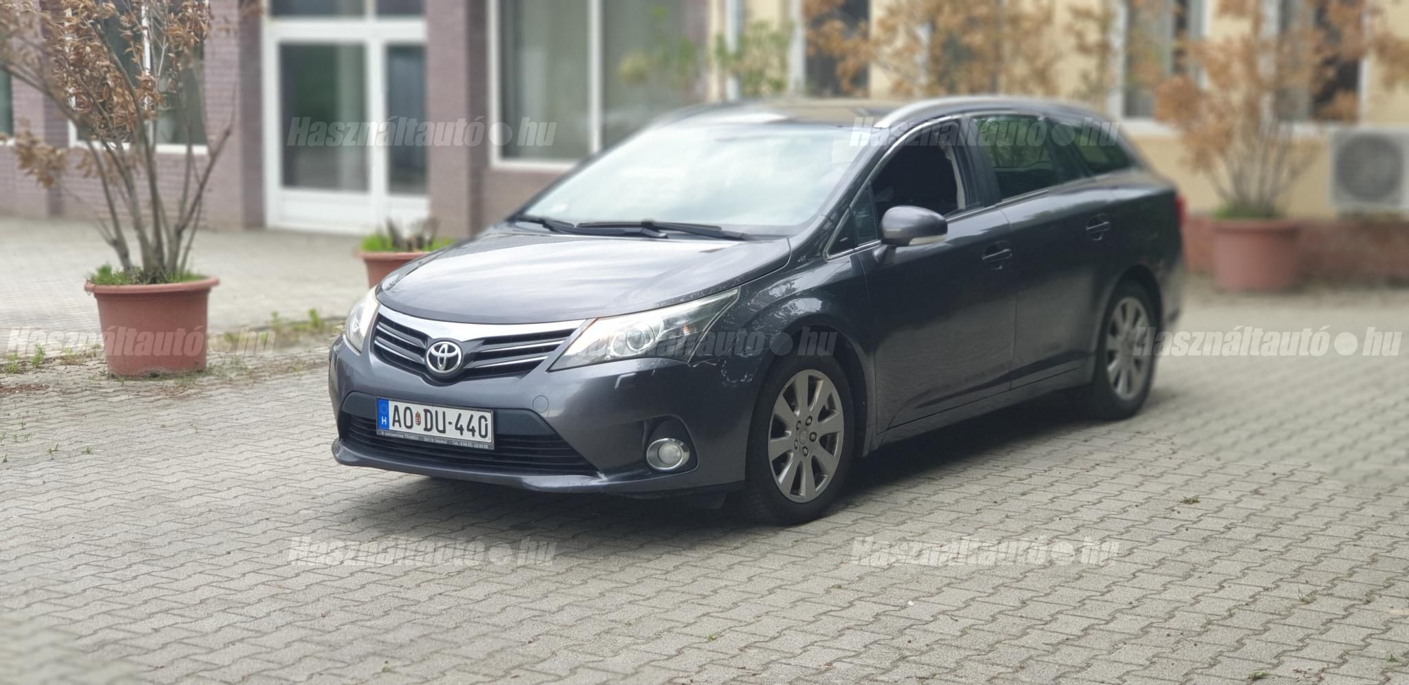 TOYOTA AVENSIS 2013/10 - 1