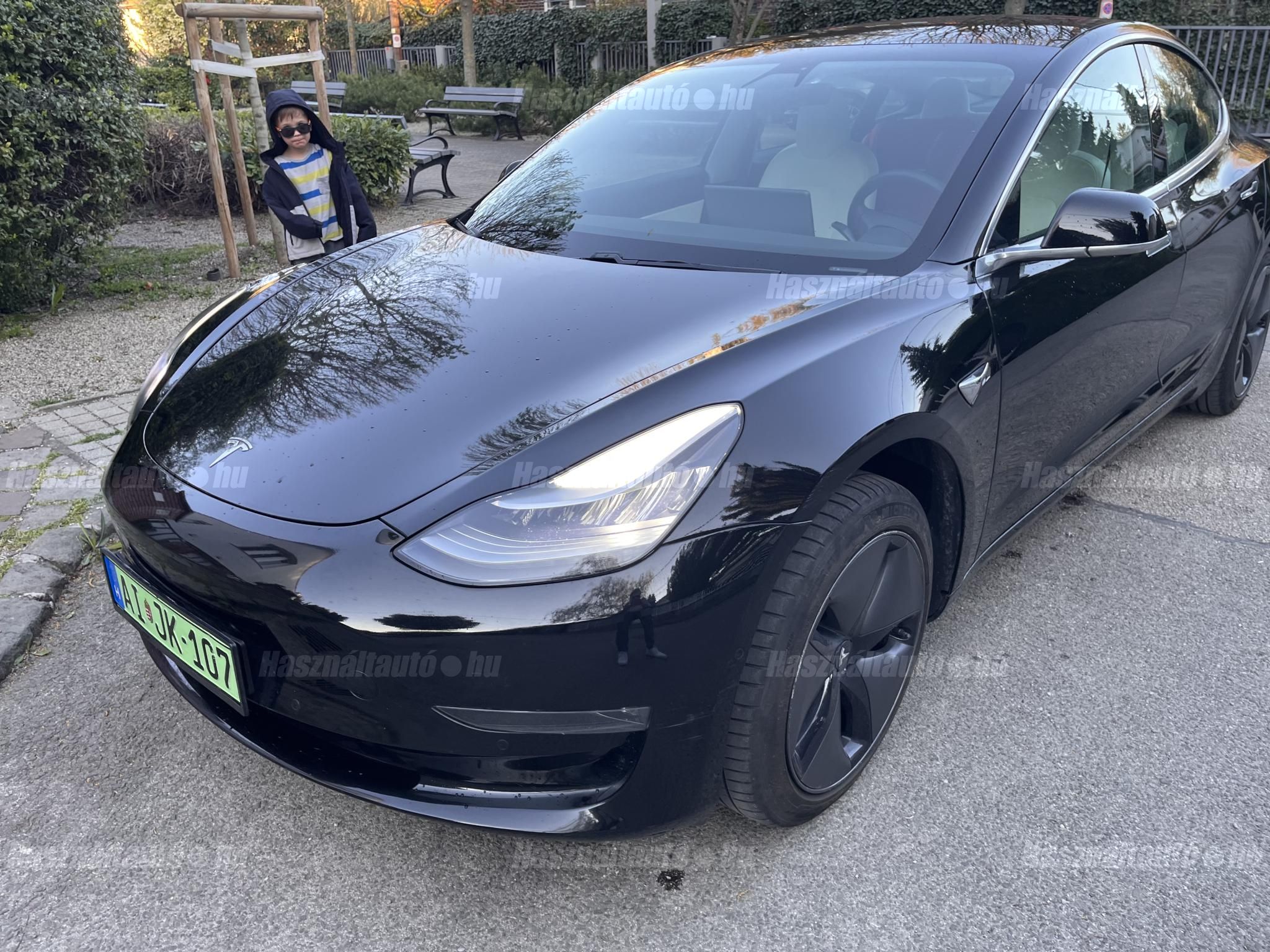 TESLA MODEL 3 2019/8 - 1