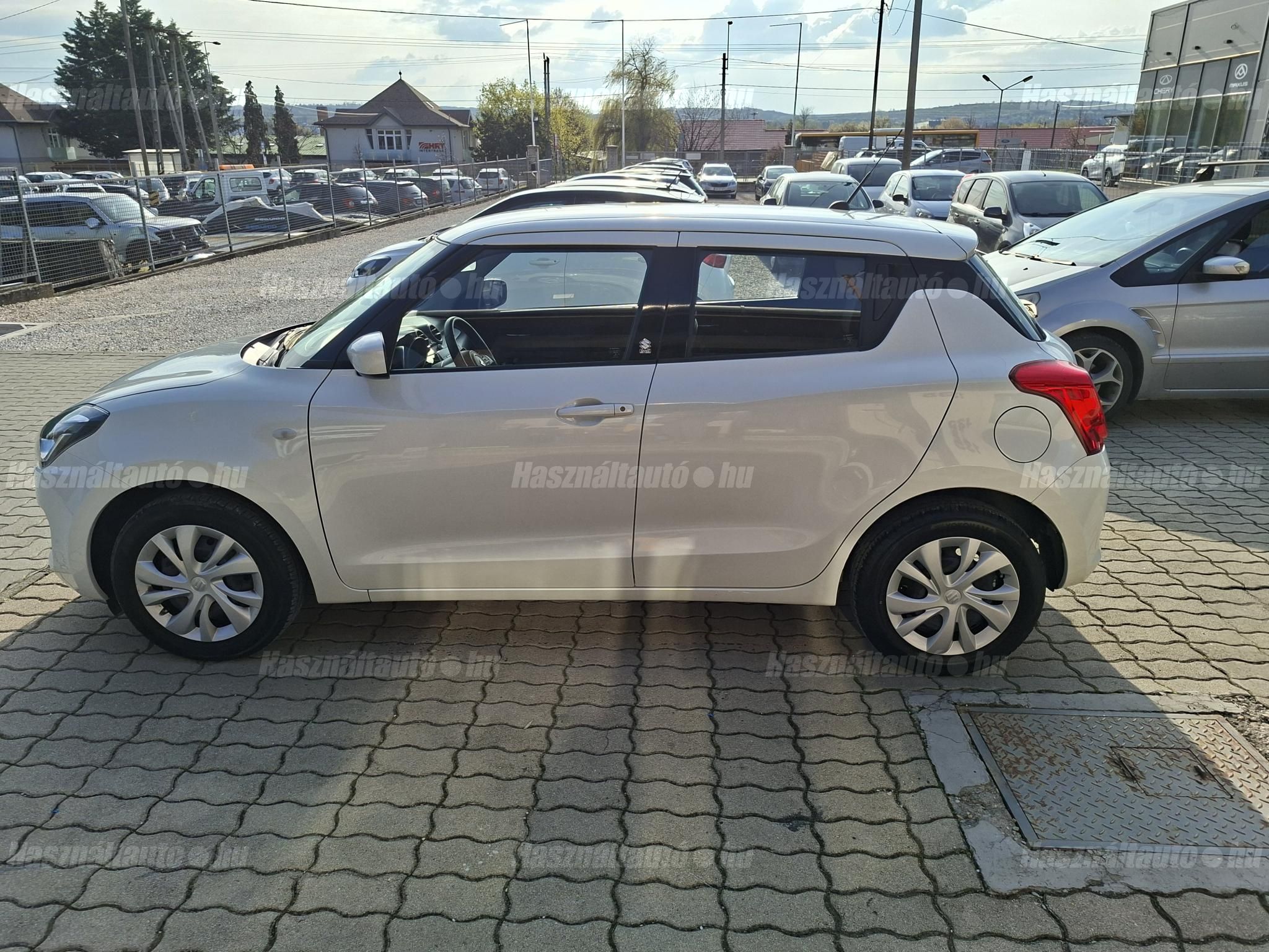 SUZUKI SWIFT 2023/3 - 1