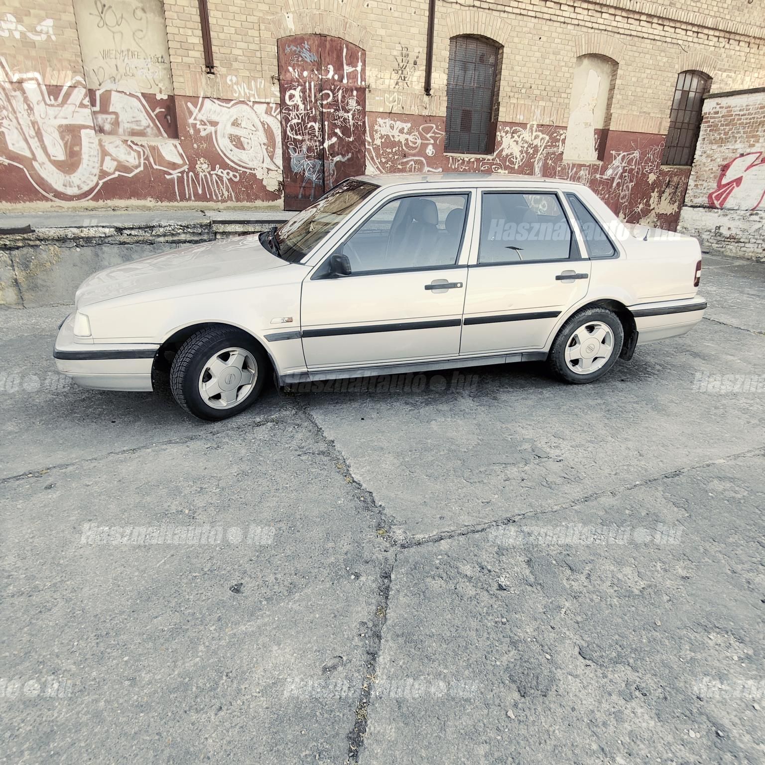 VOLVO 460 1995 - 1