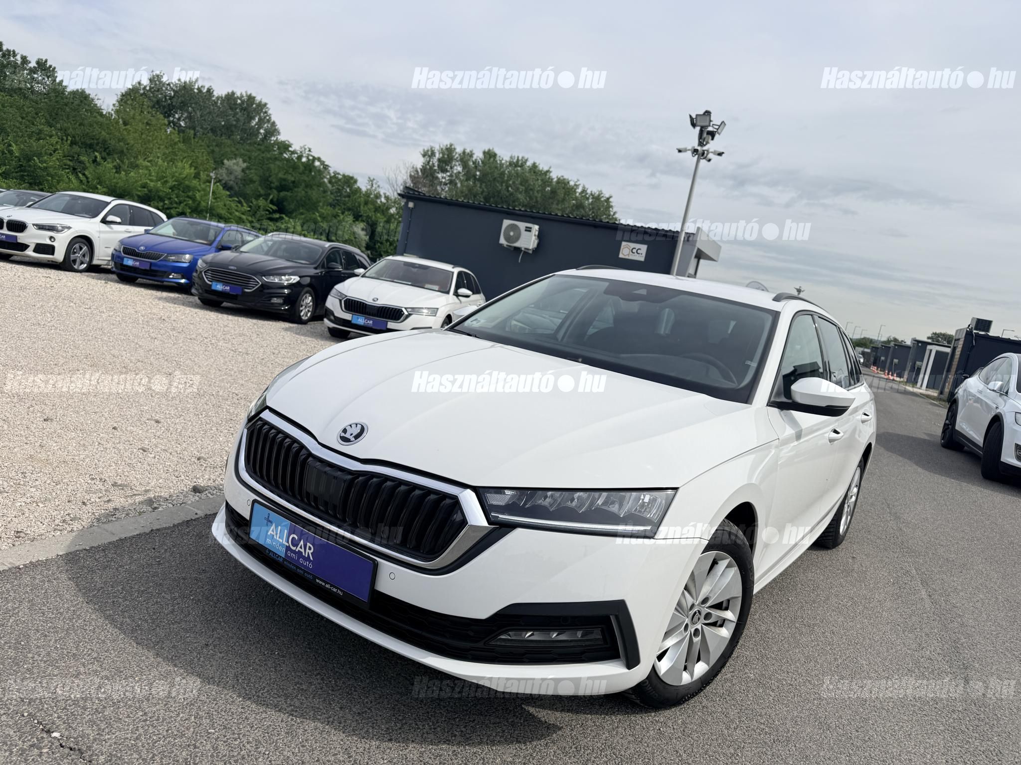 SKODA OCTAVIA 2023/10 - 1
