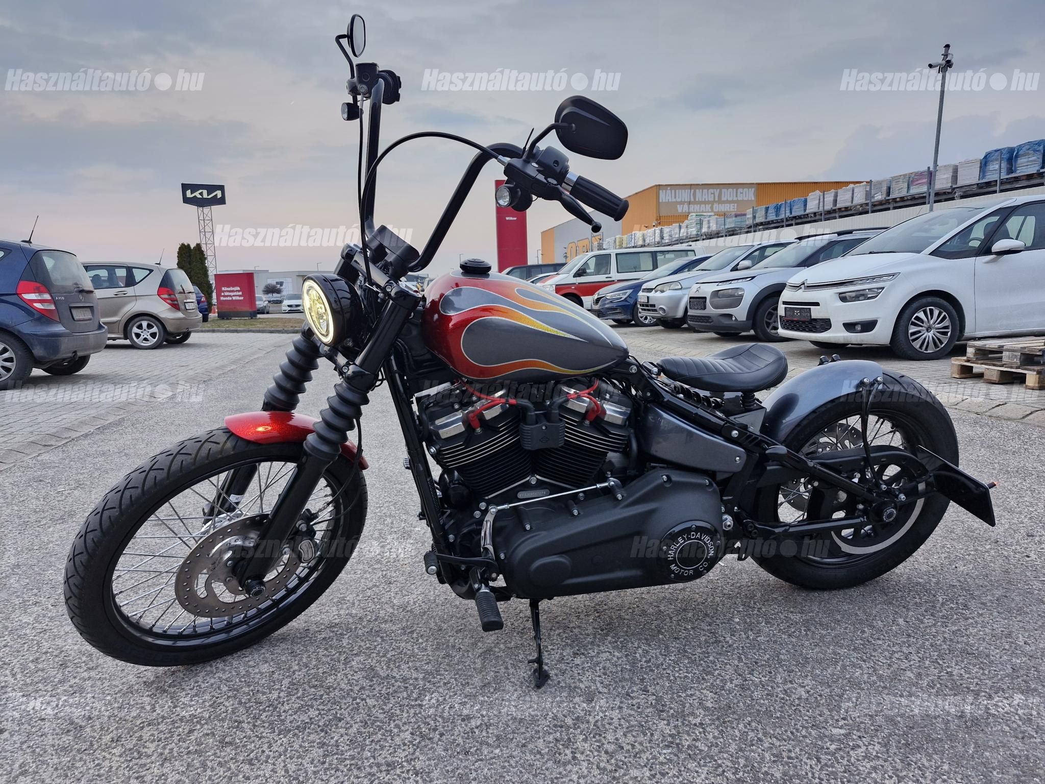HARLEY-DAVIDSON STREET BOB 2019/7 - 1