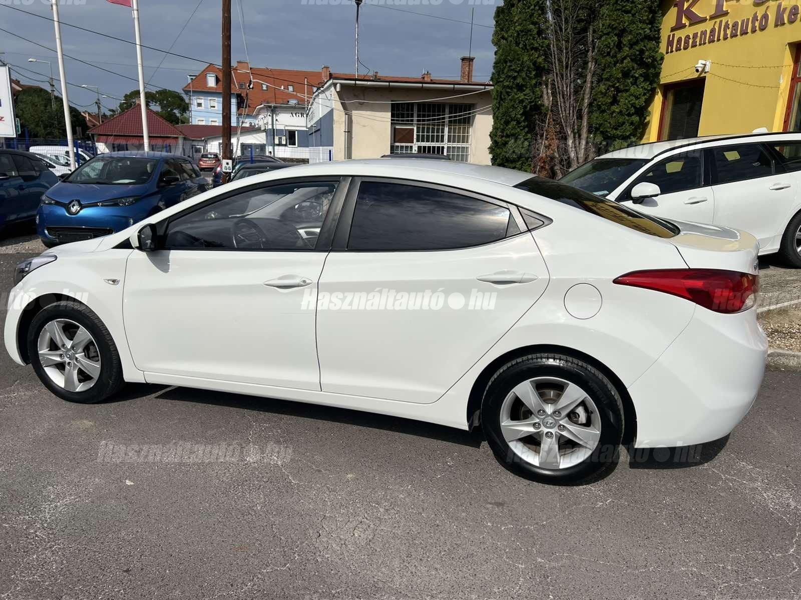 HYUNDAI ELANTRA 2011/9 - 1