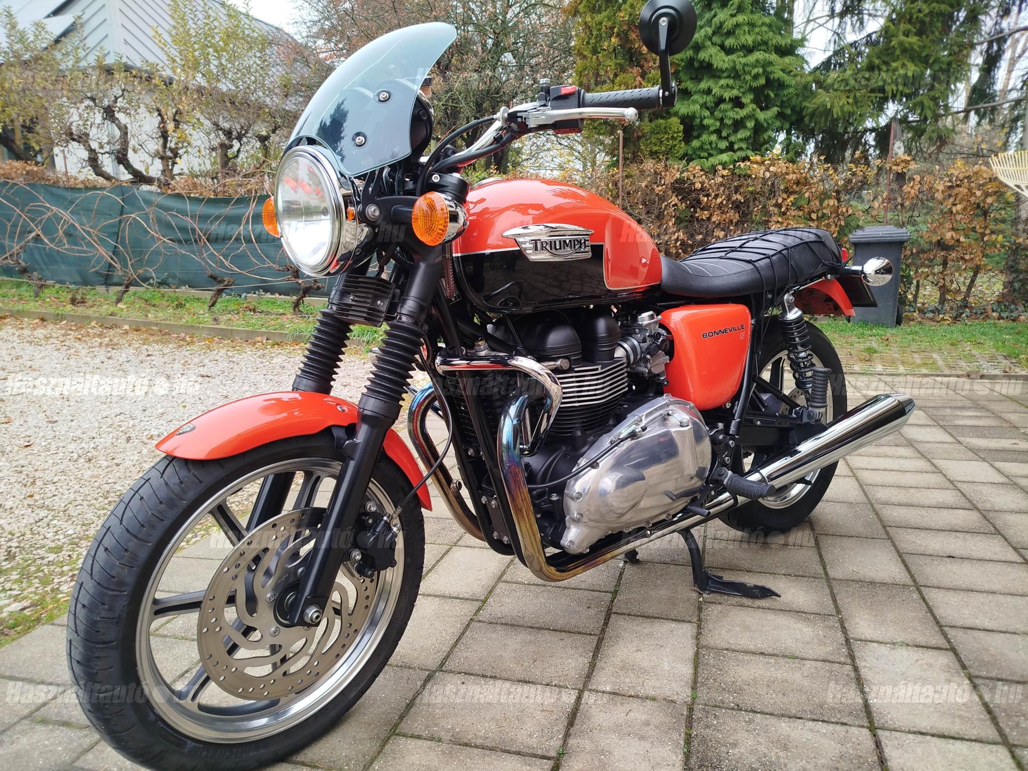 Bonneville T100
