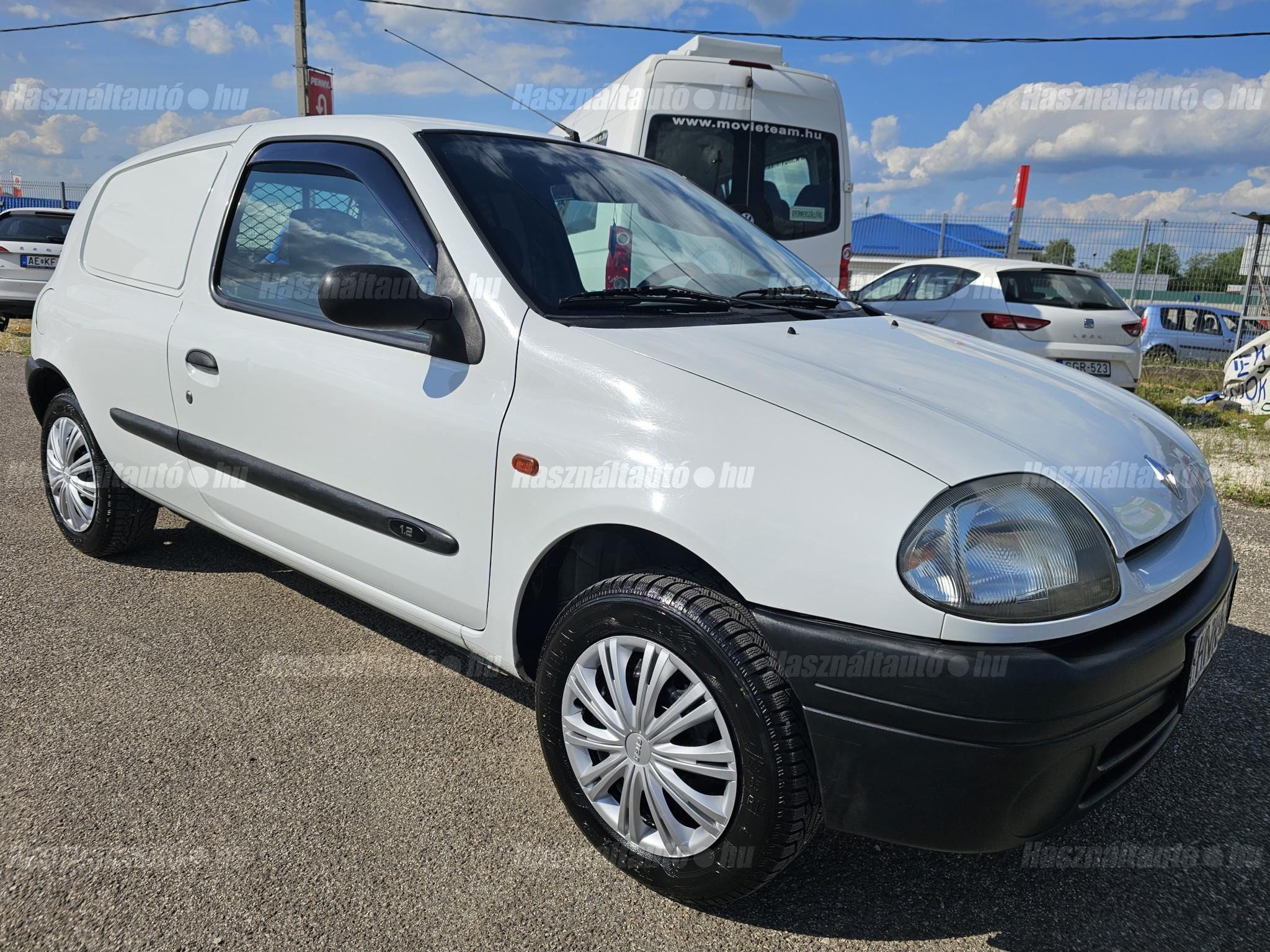 RENAULT CLIO 2001 - 1