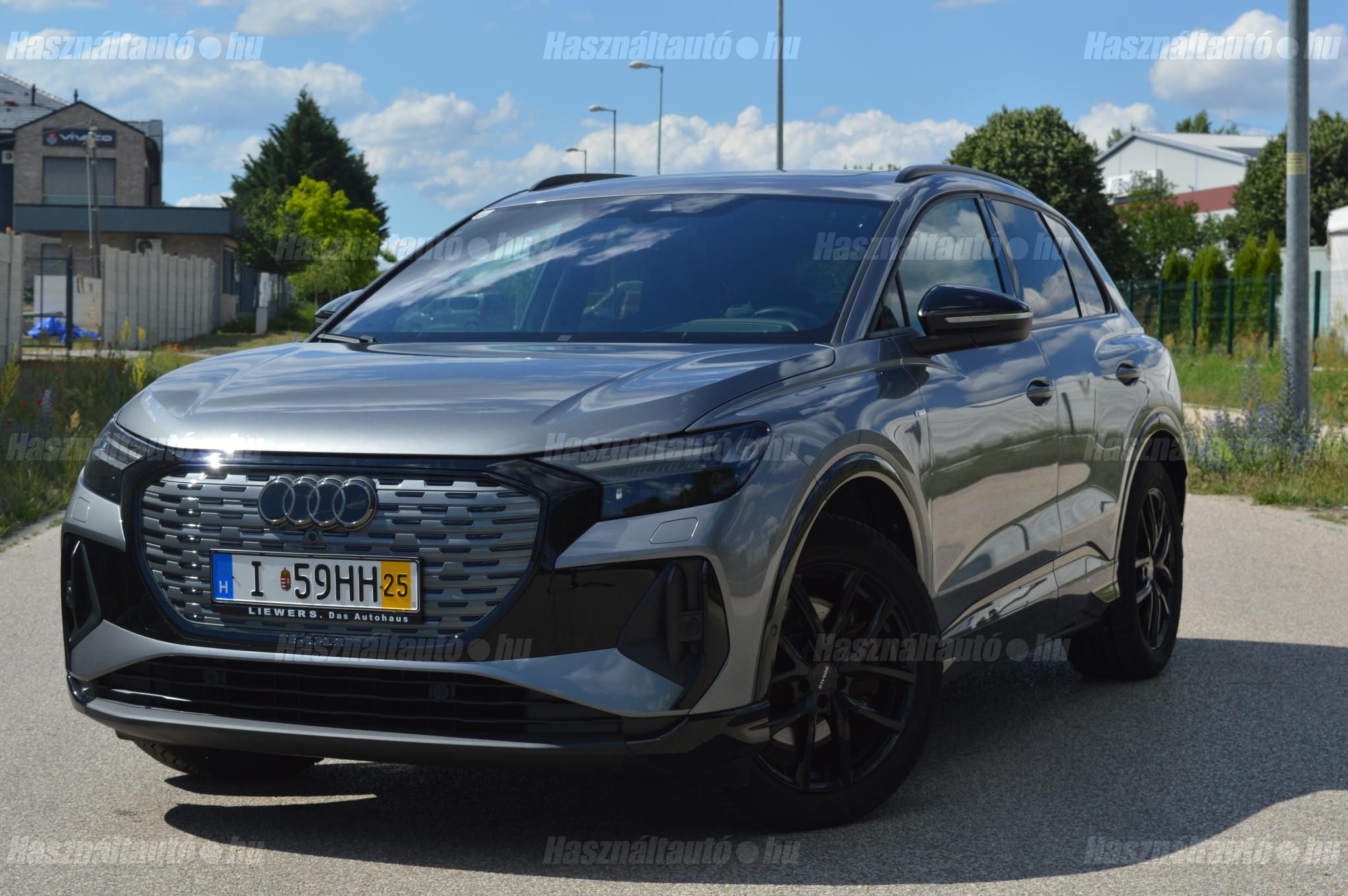 AUDI Q4 2023/2 - 1