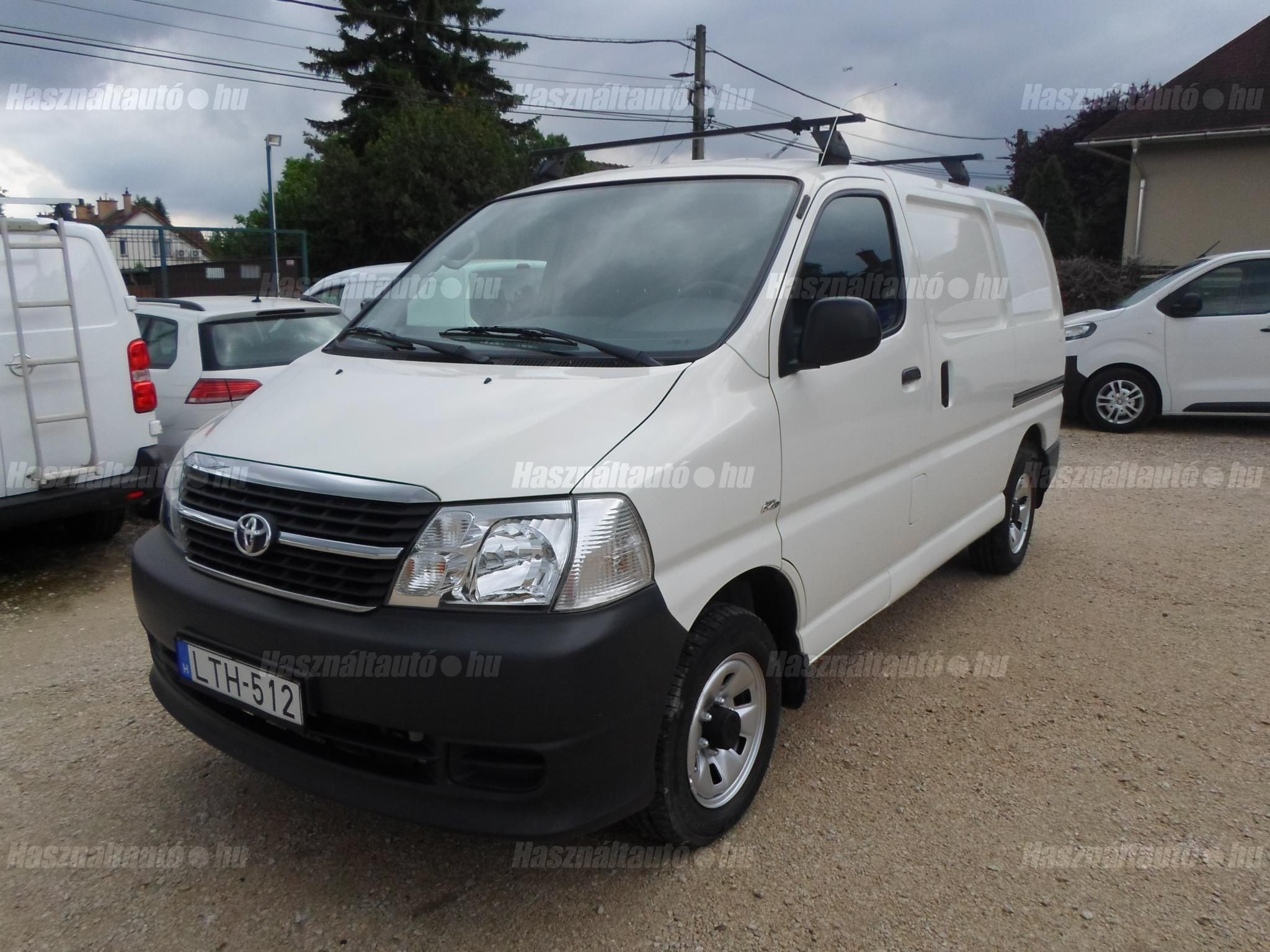 TOYOTA HIACE 2010/8 - 1