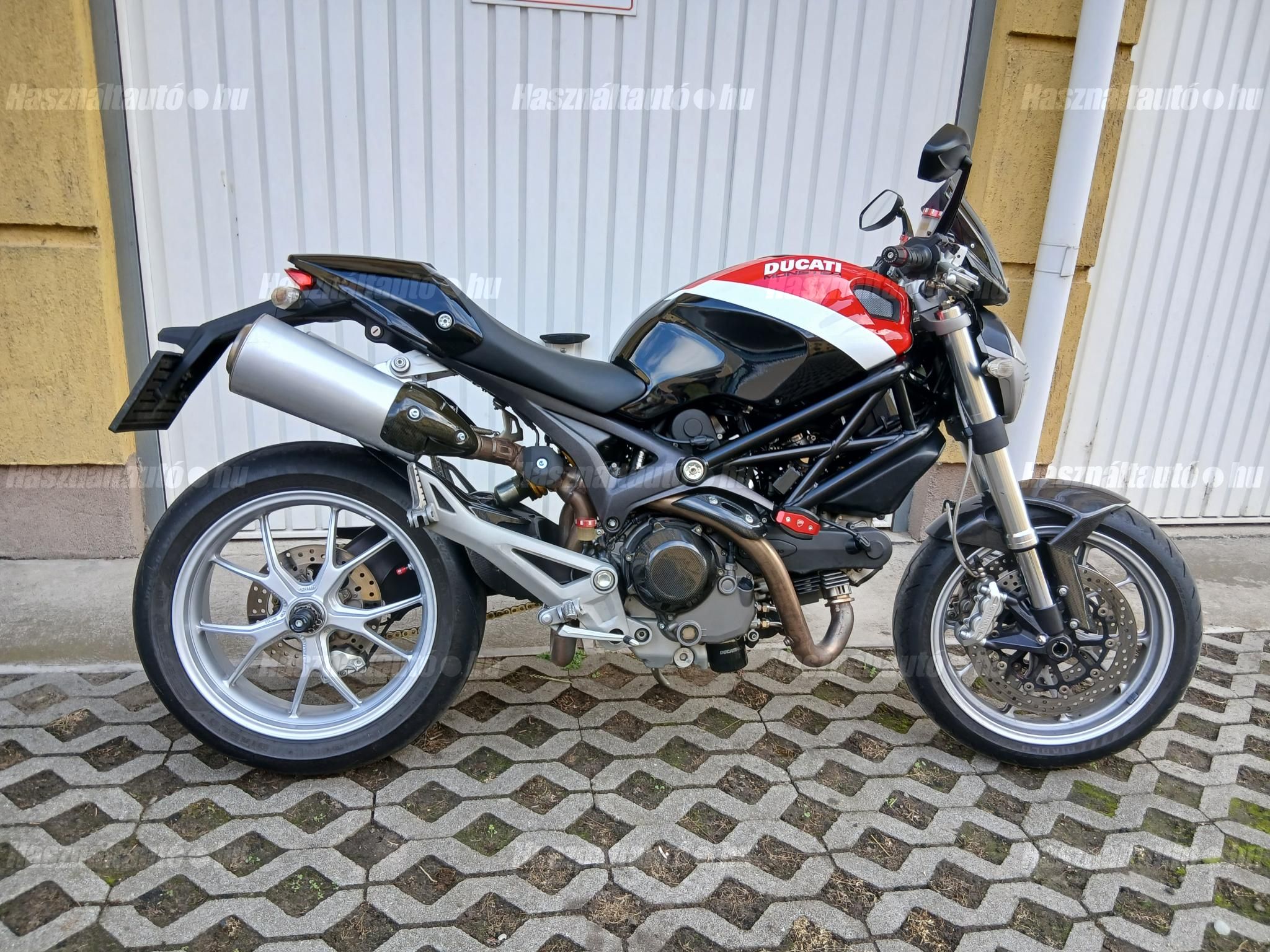 DUCATI MONSTER 1100 (DUAL SPARK) 2010/4 - 1