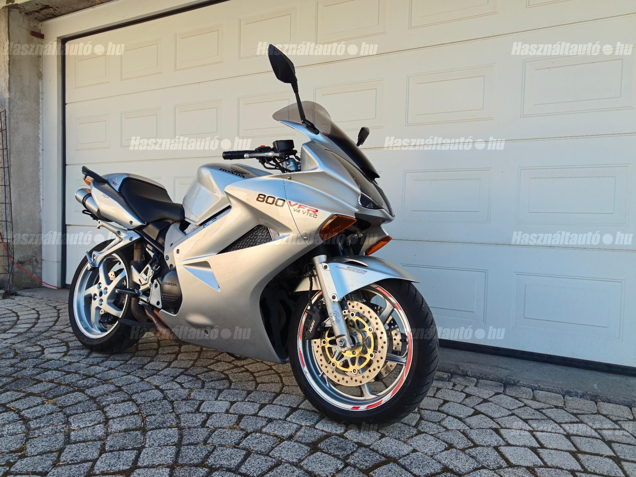 HONDA VFR 2002/3 - 1