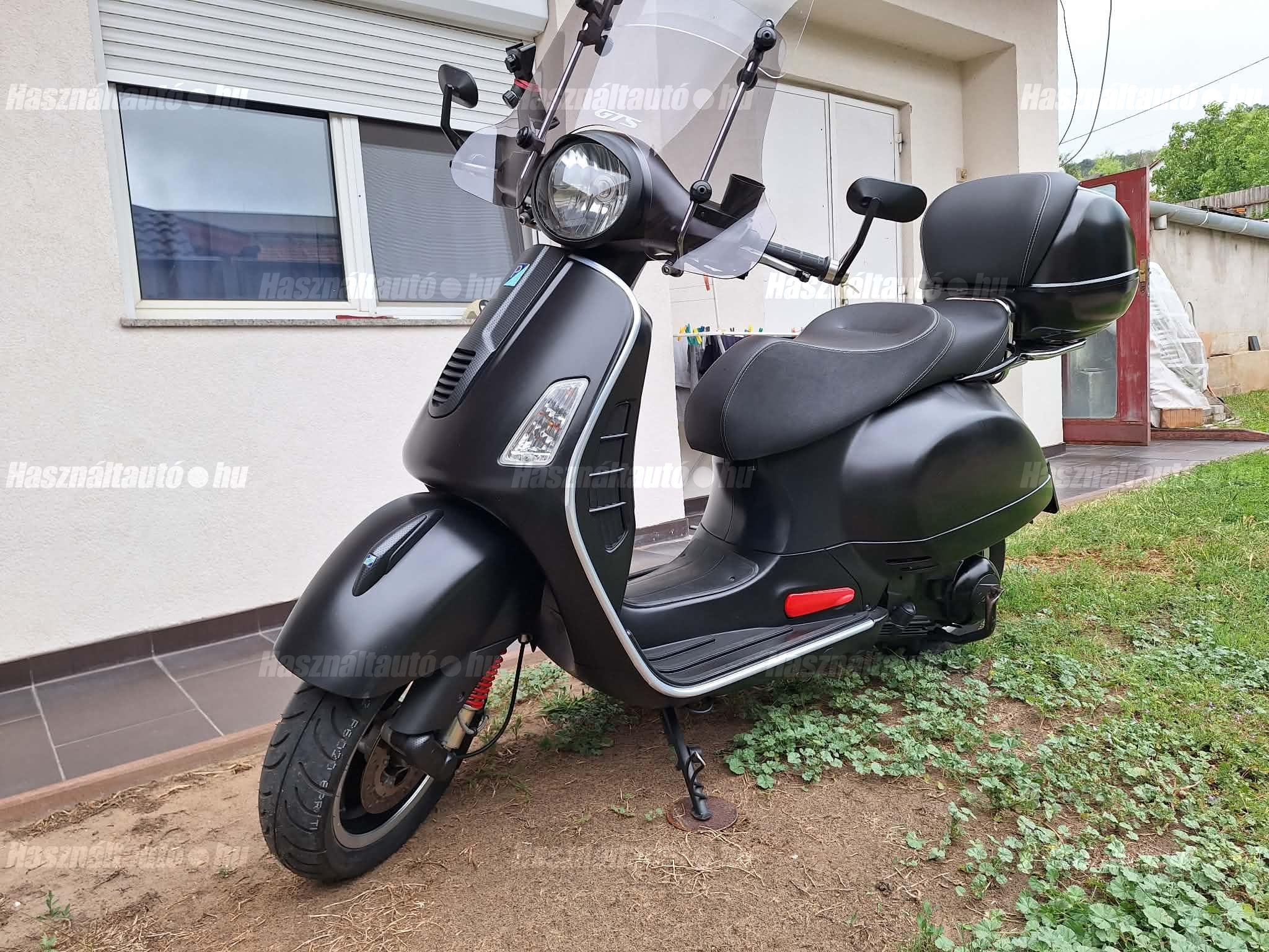 VESPA EGYÉB 2012/8 - 1