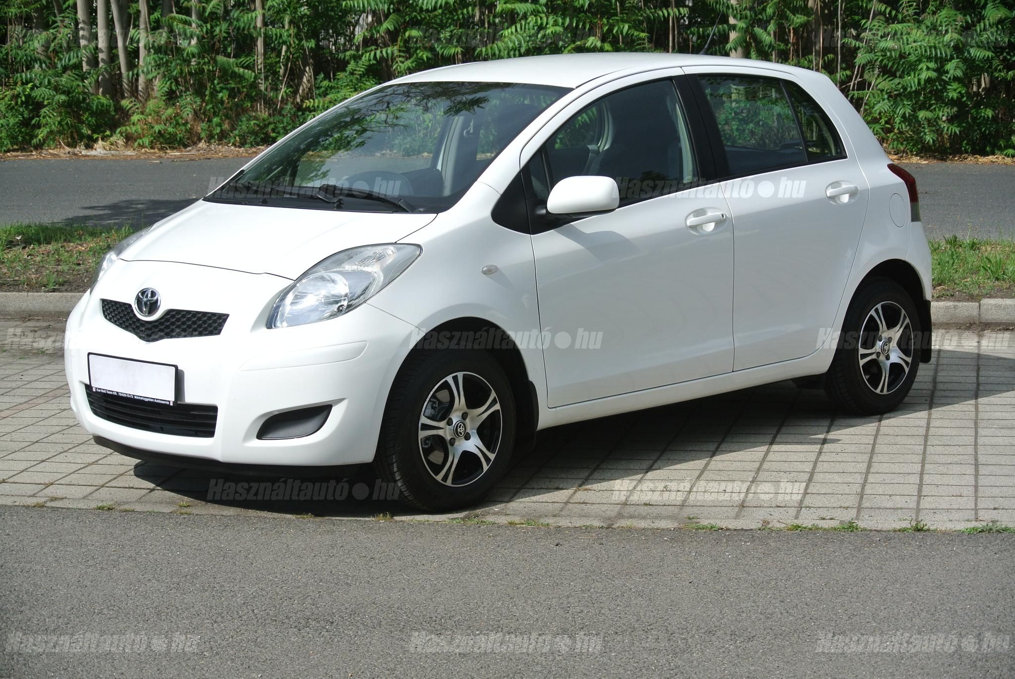 TOYOTA YARIS 2010/4 - 1