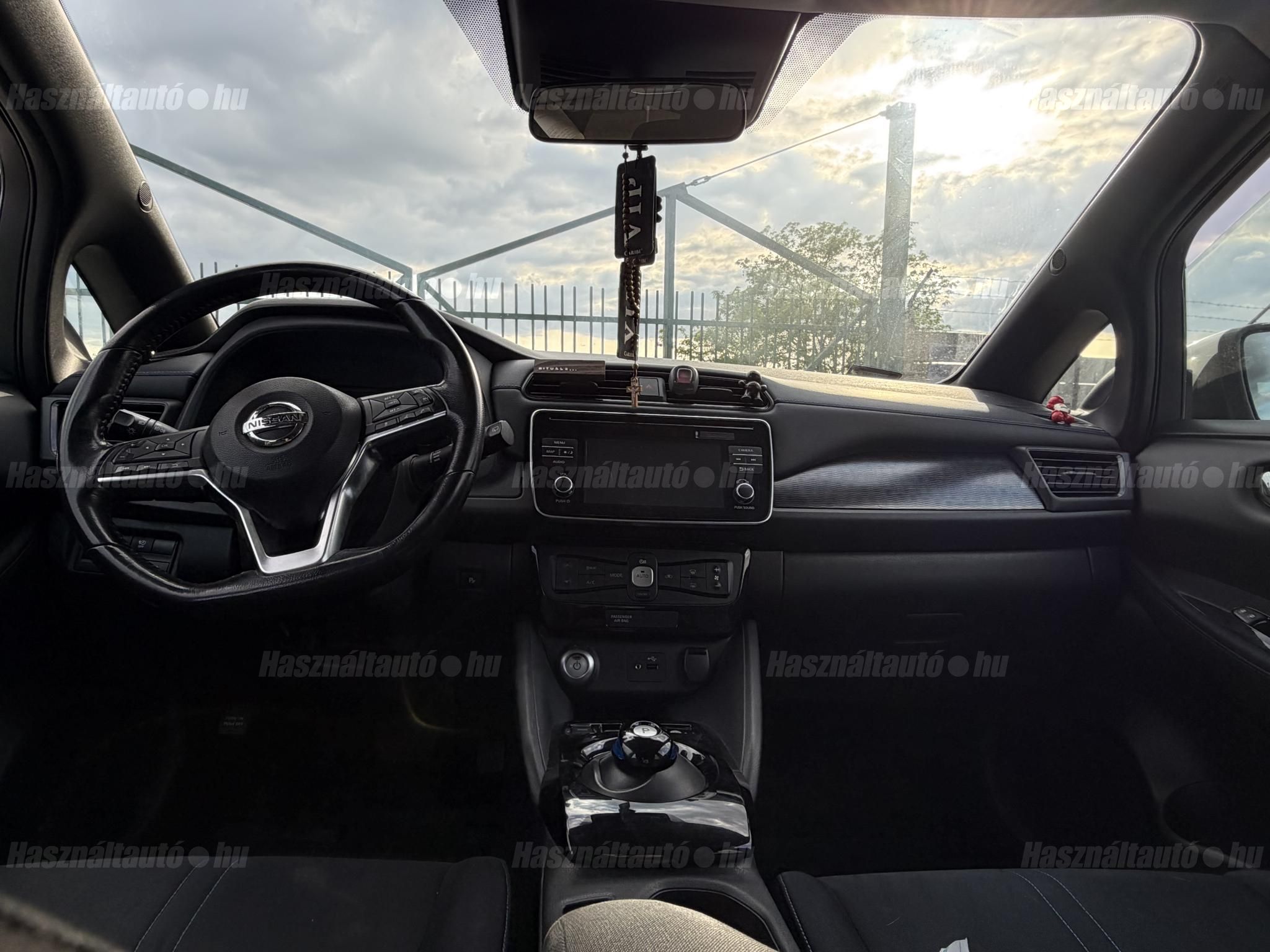NISSAN LEAF 2018/9 - 1