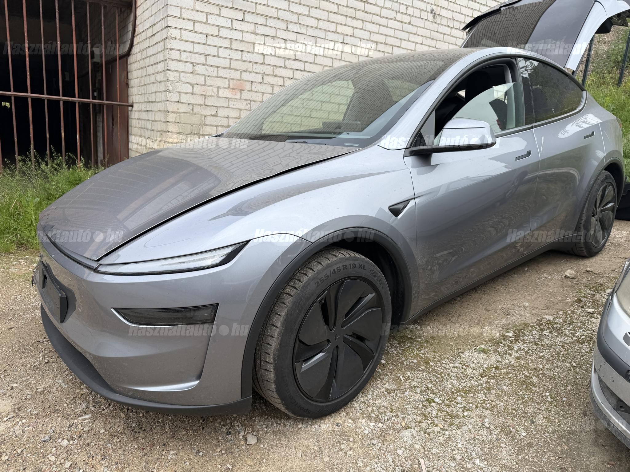 TESLA MODEL Y 2025/5 - 1