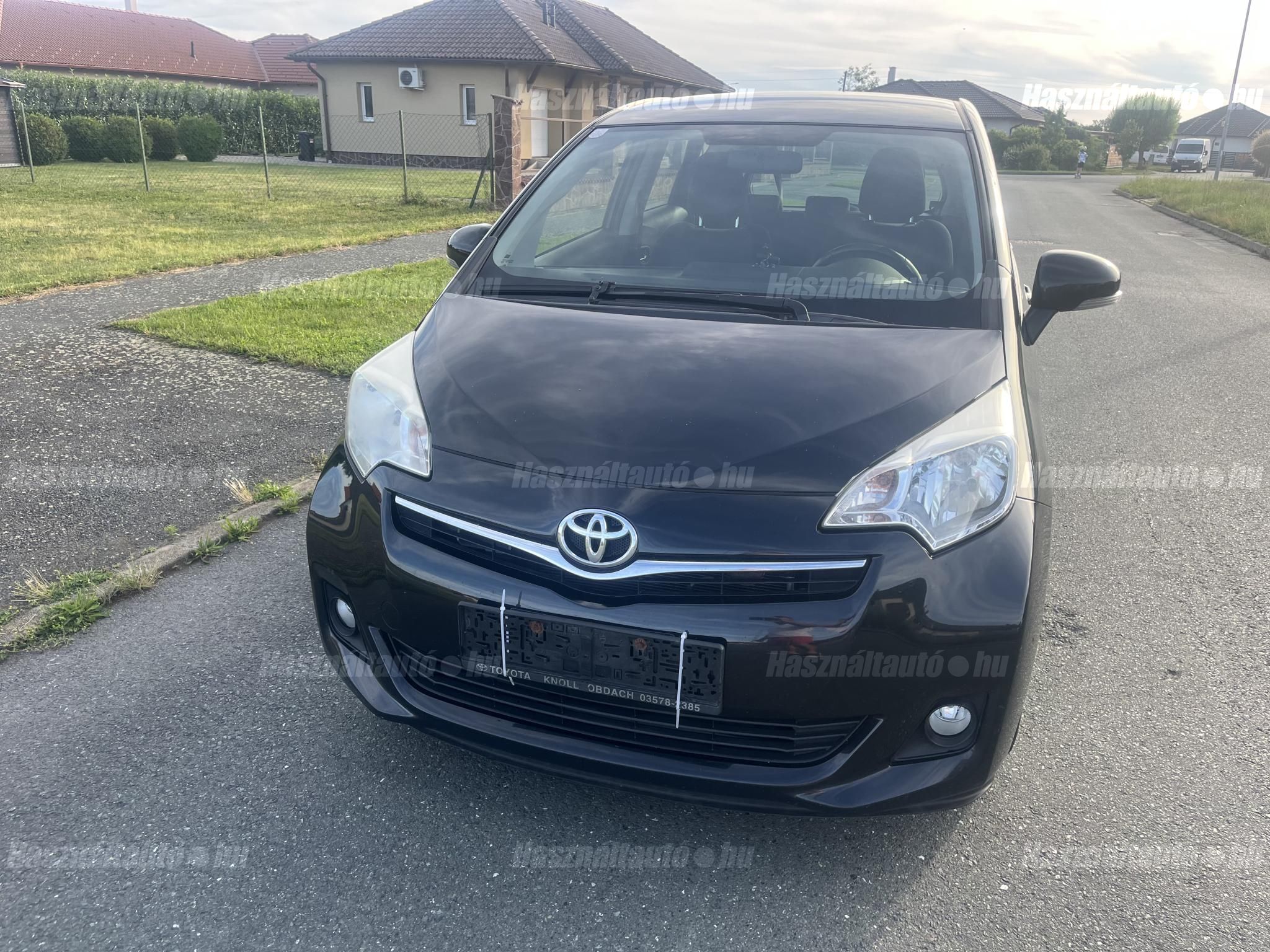 TOYOTA VERSO-S 2014/3 - 1