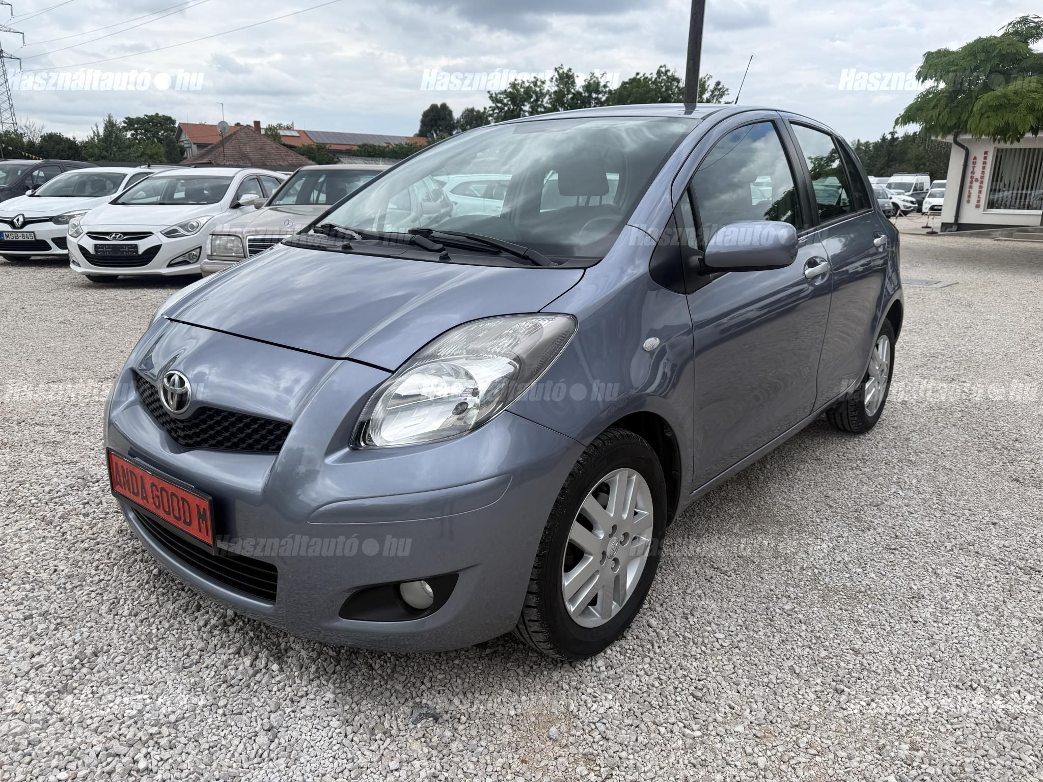 TOYOTA YARIS 2011/4 - 1