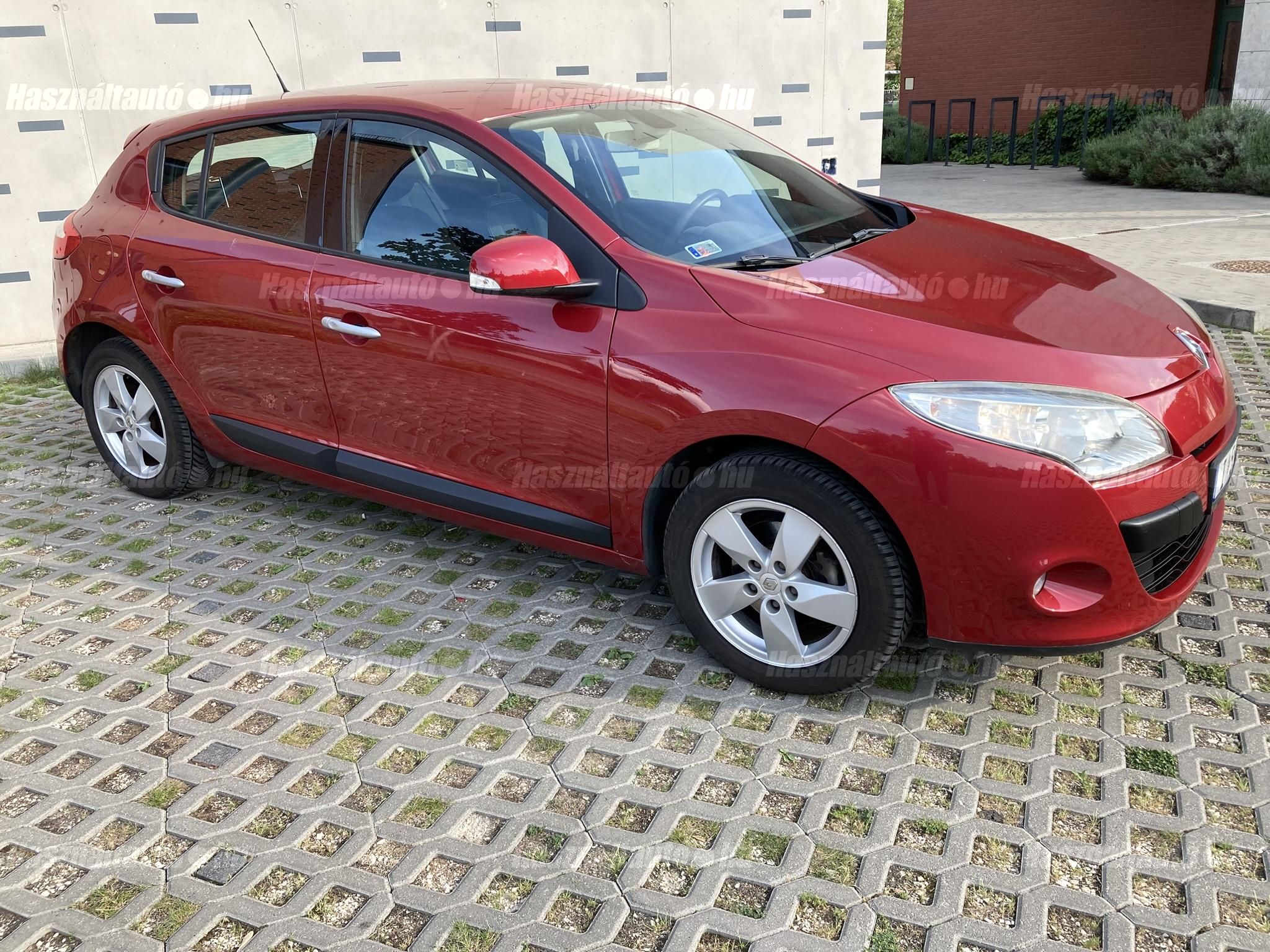 RENAULT MEGANE 2010/2 - 1
