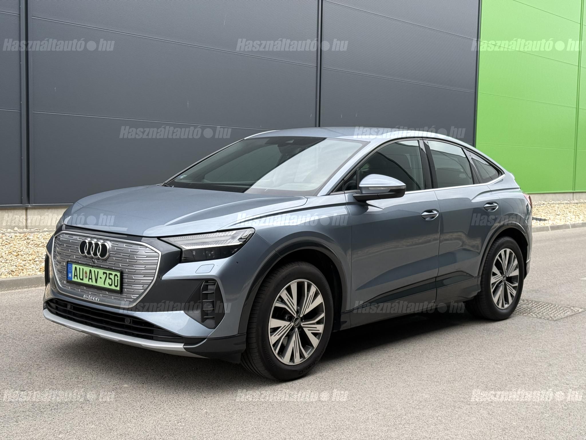 AUDI Q4 2021/12 - 1