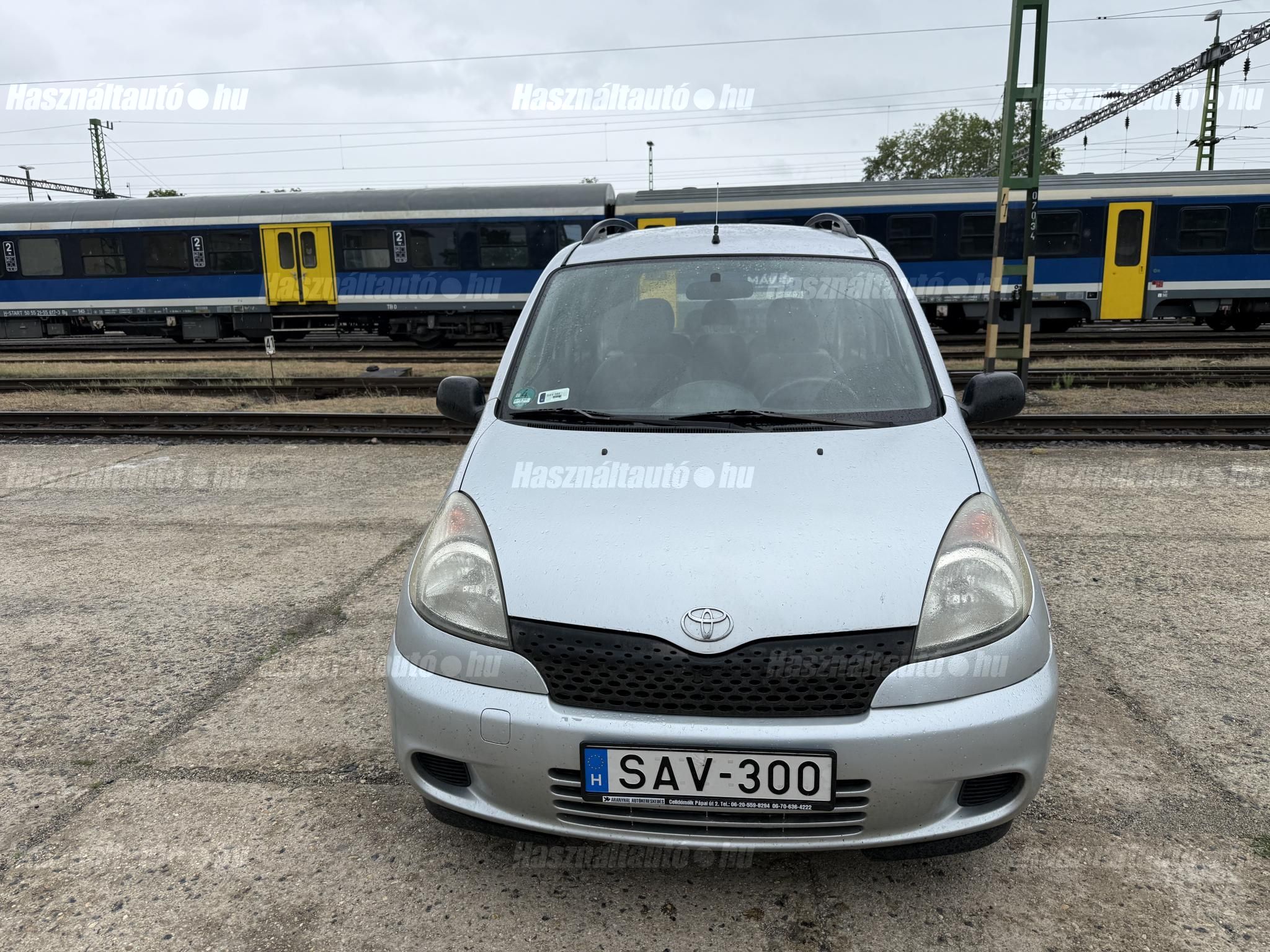 TOYOTA YARIS VERSO 2002/11 - 1