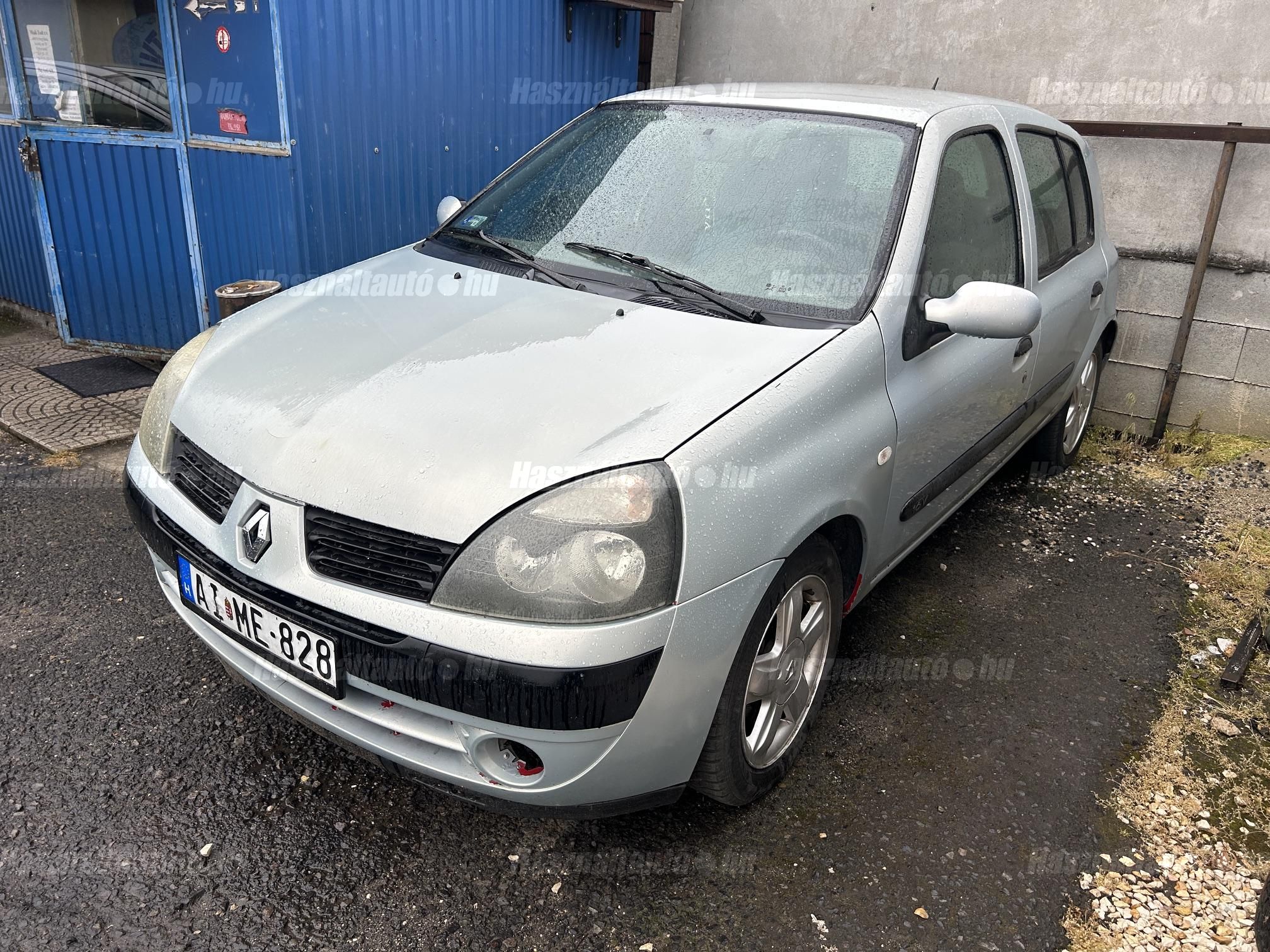 RENAULT CLIO 2002/4 - 1