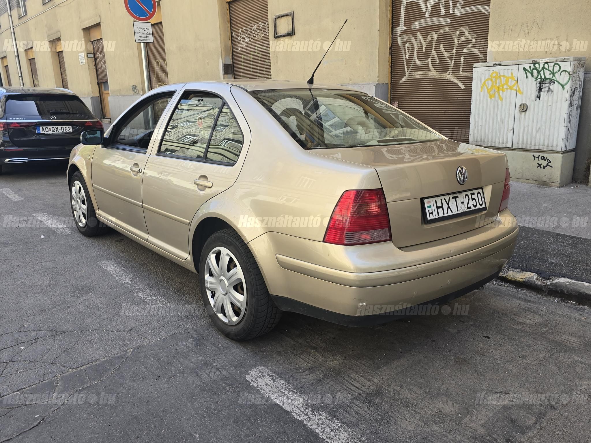 VOLKSWAGEN BORA 2002/6 - 1