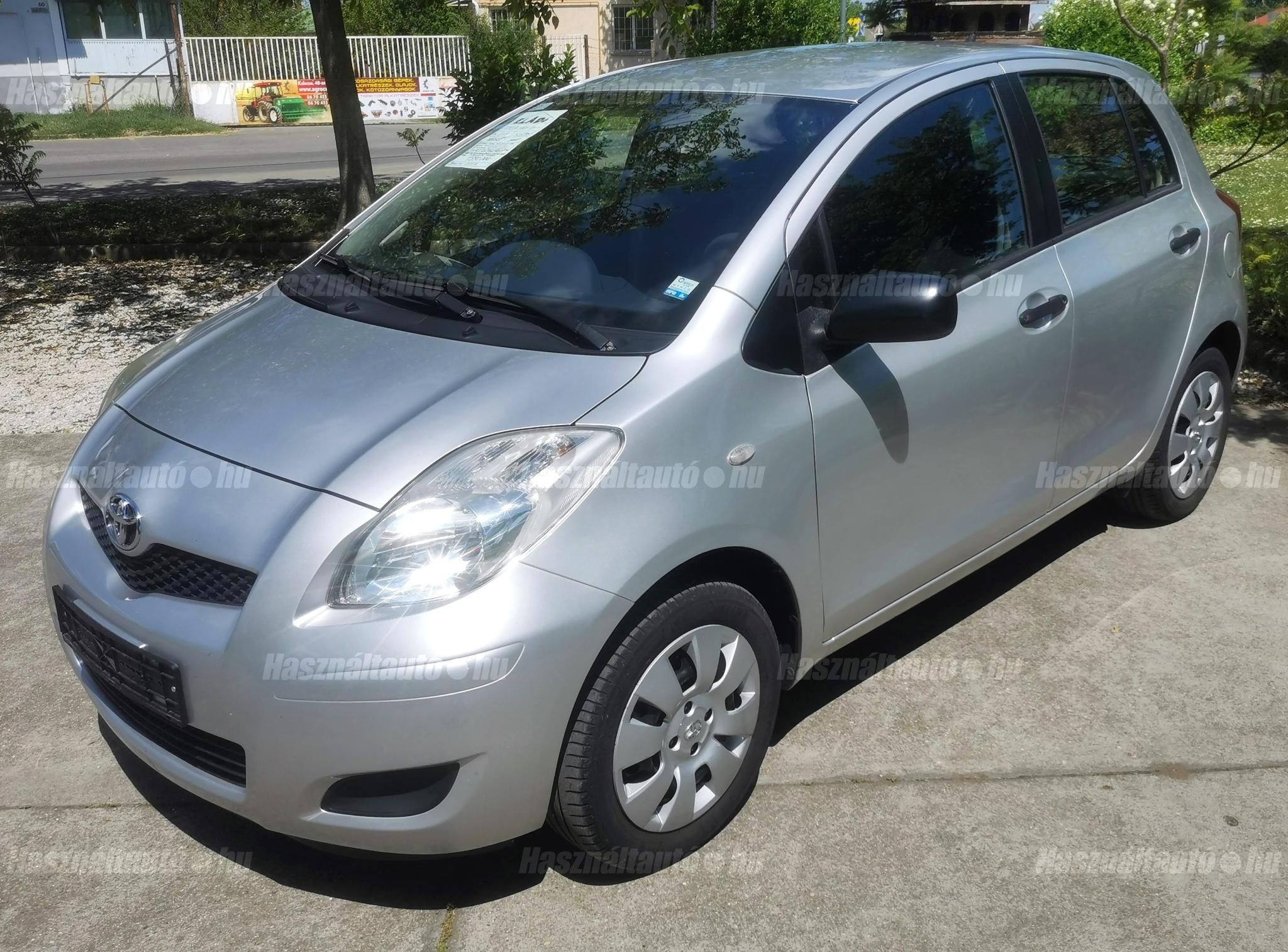 TOYOTA YARIS 2009/10 - 1