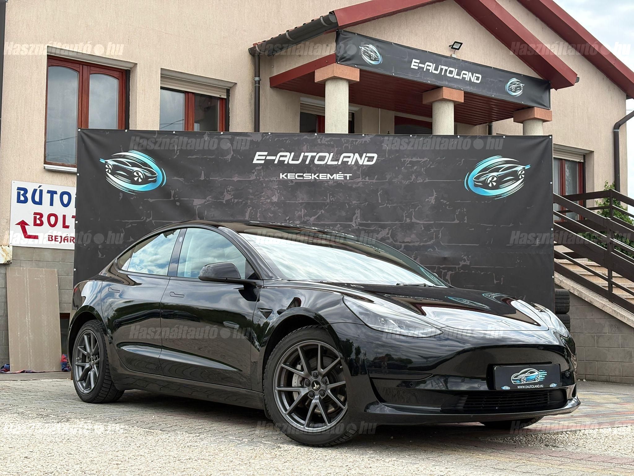 TESLA MODEL 3 2022/3 - 1