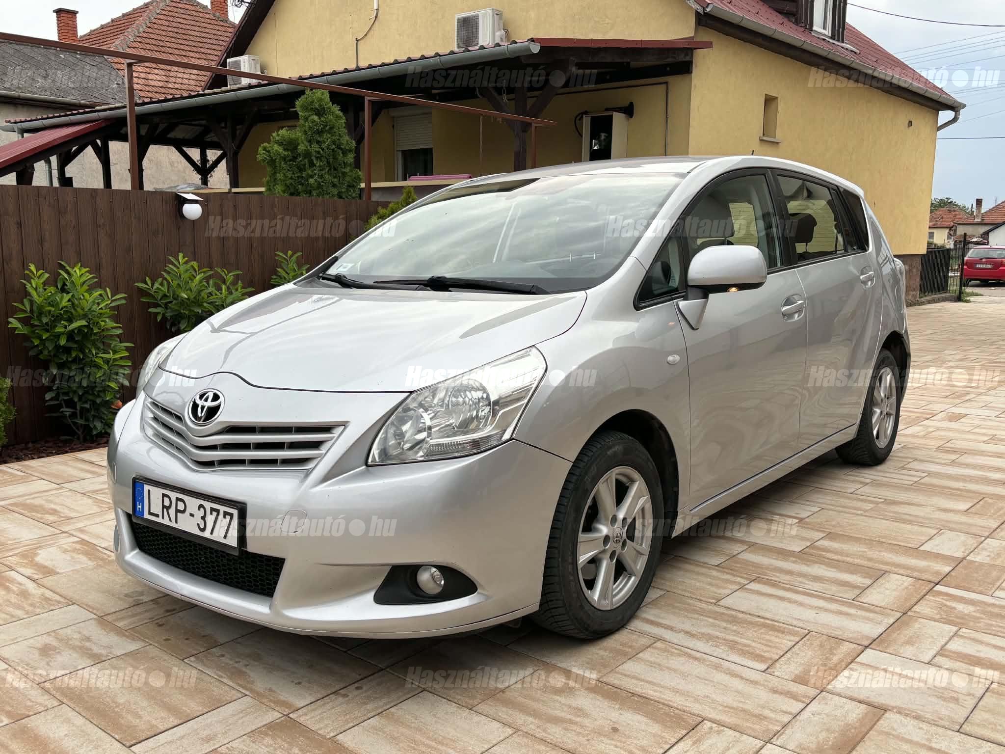 TOYOTA VERSO 2010 - 1
