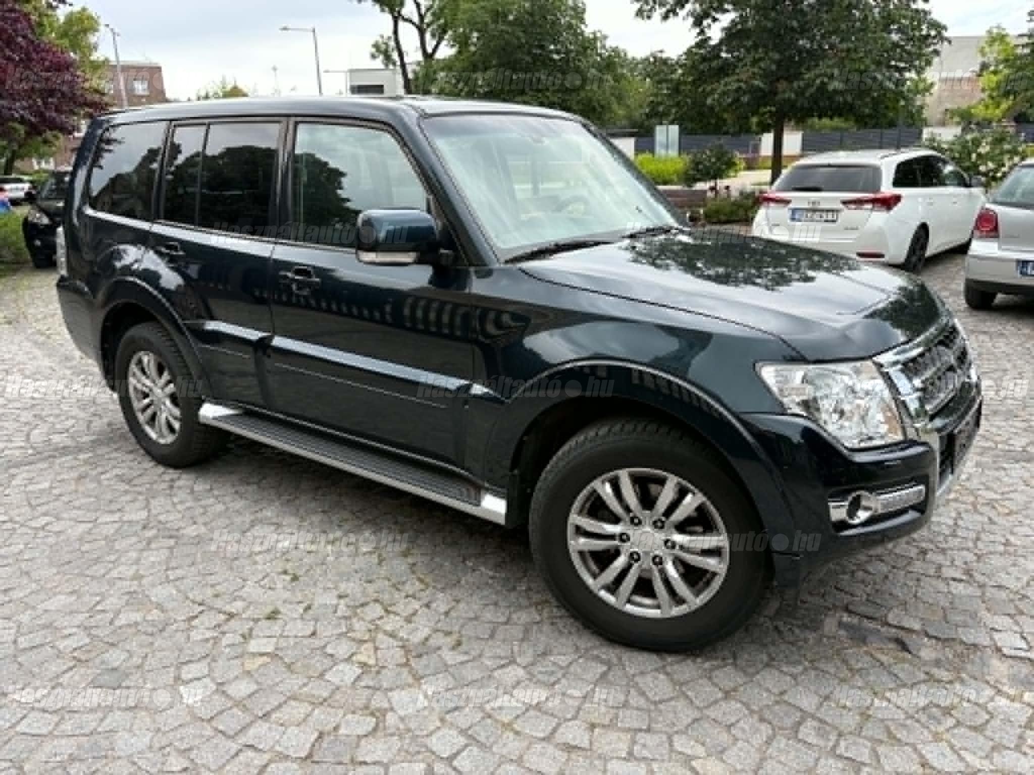 MITSUBISHI PAJERO 2016/11 - 1