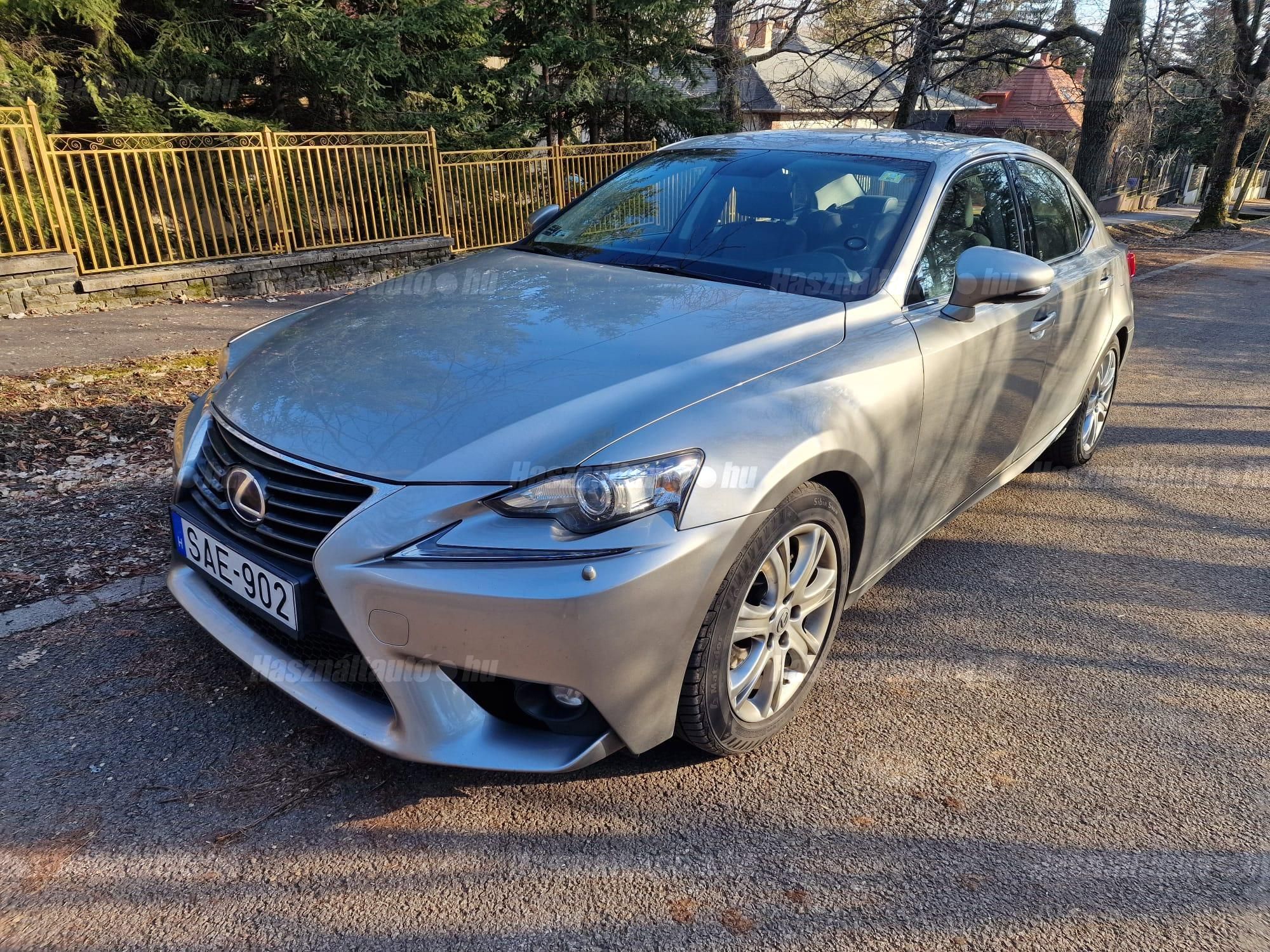 LEXUS IS 2016/3 - 1