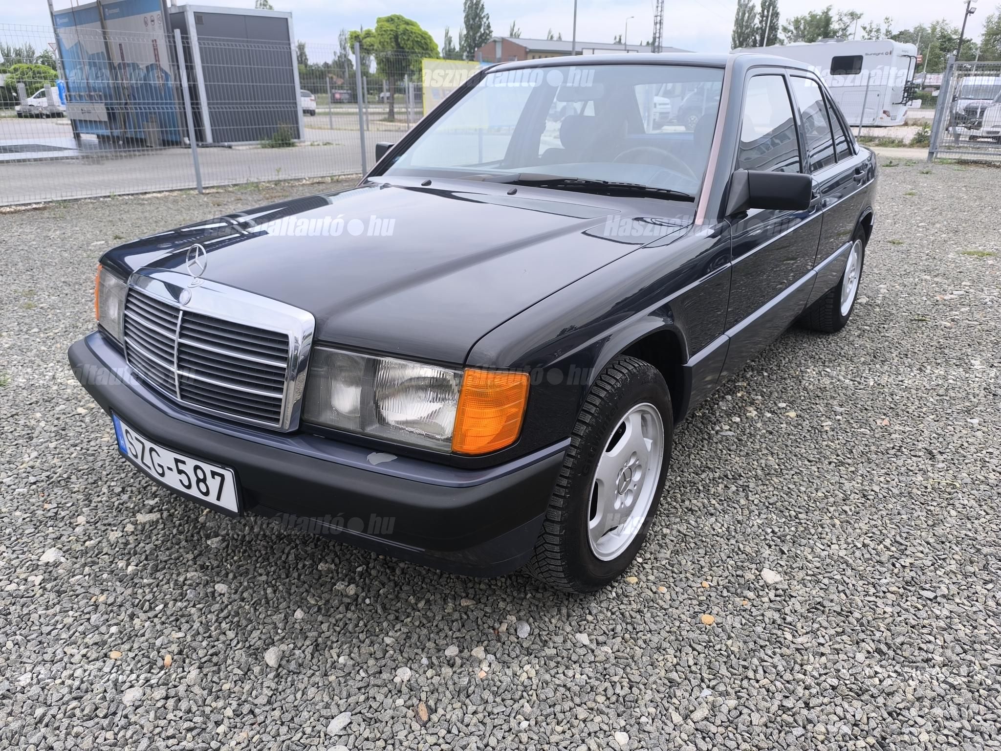 MERCEDES-BENZ 190 1993/4 - 1