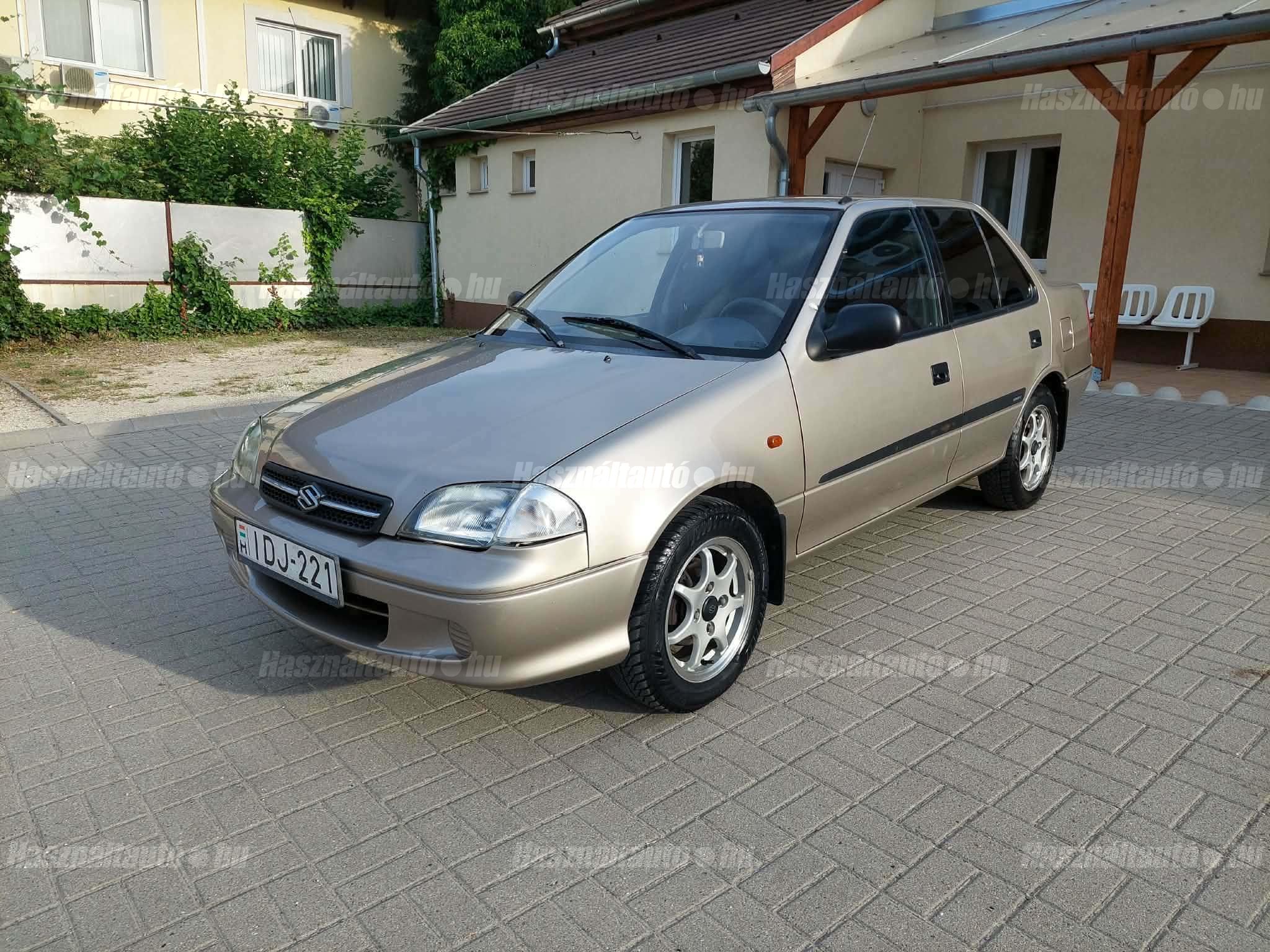 SUZUKI SWIFT 2002/5 - 1