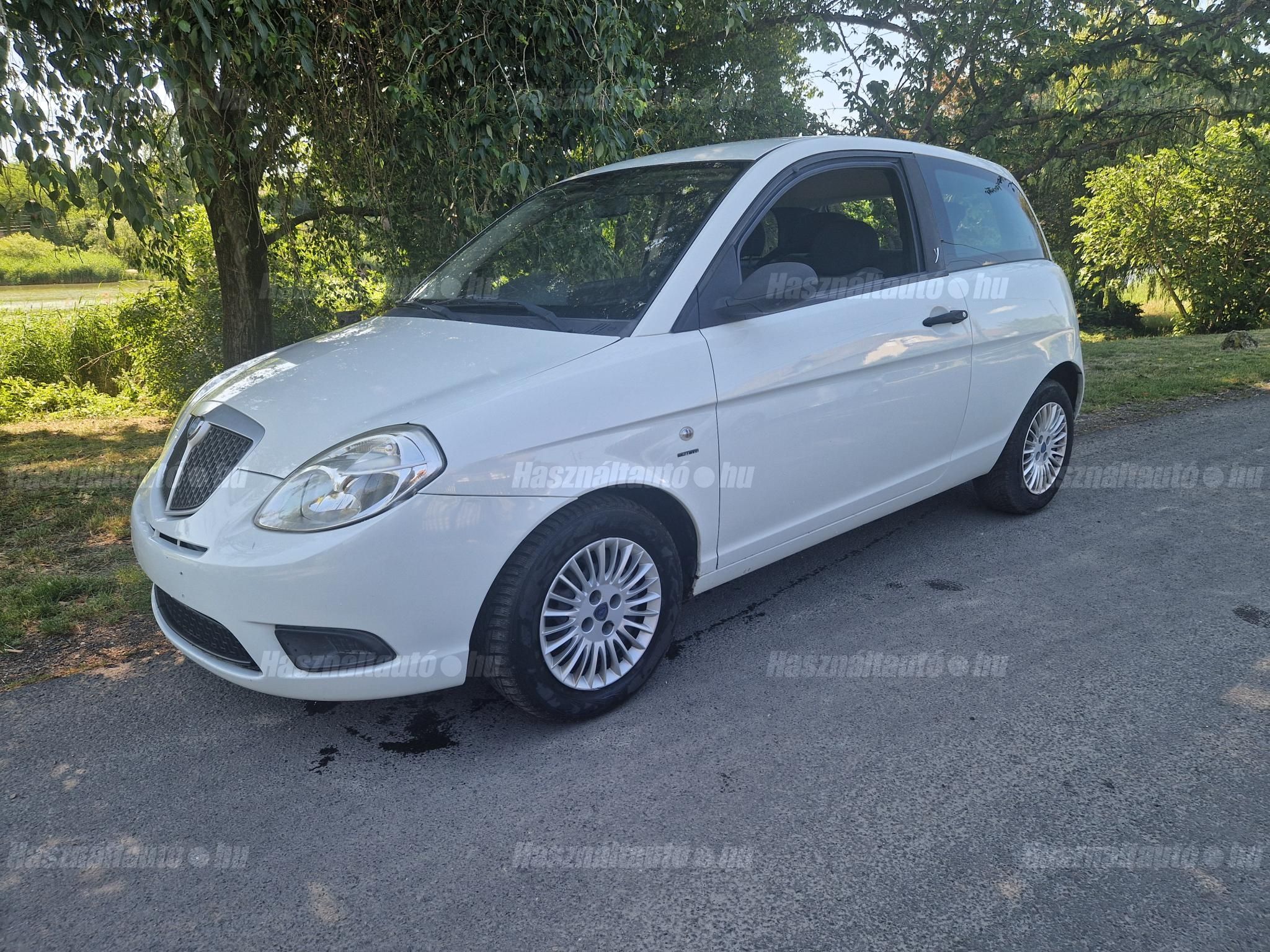 LANCIA YPSILON 2009/10 - 1