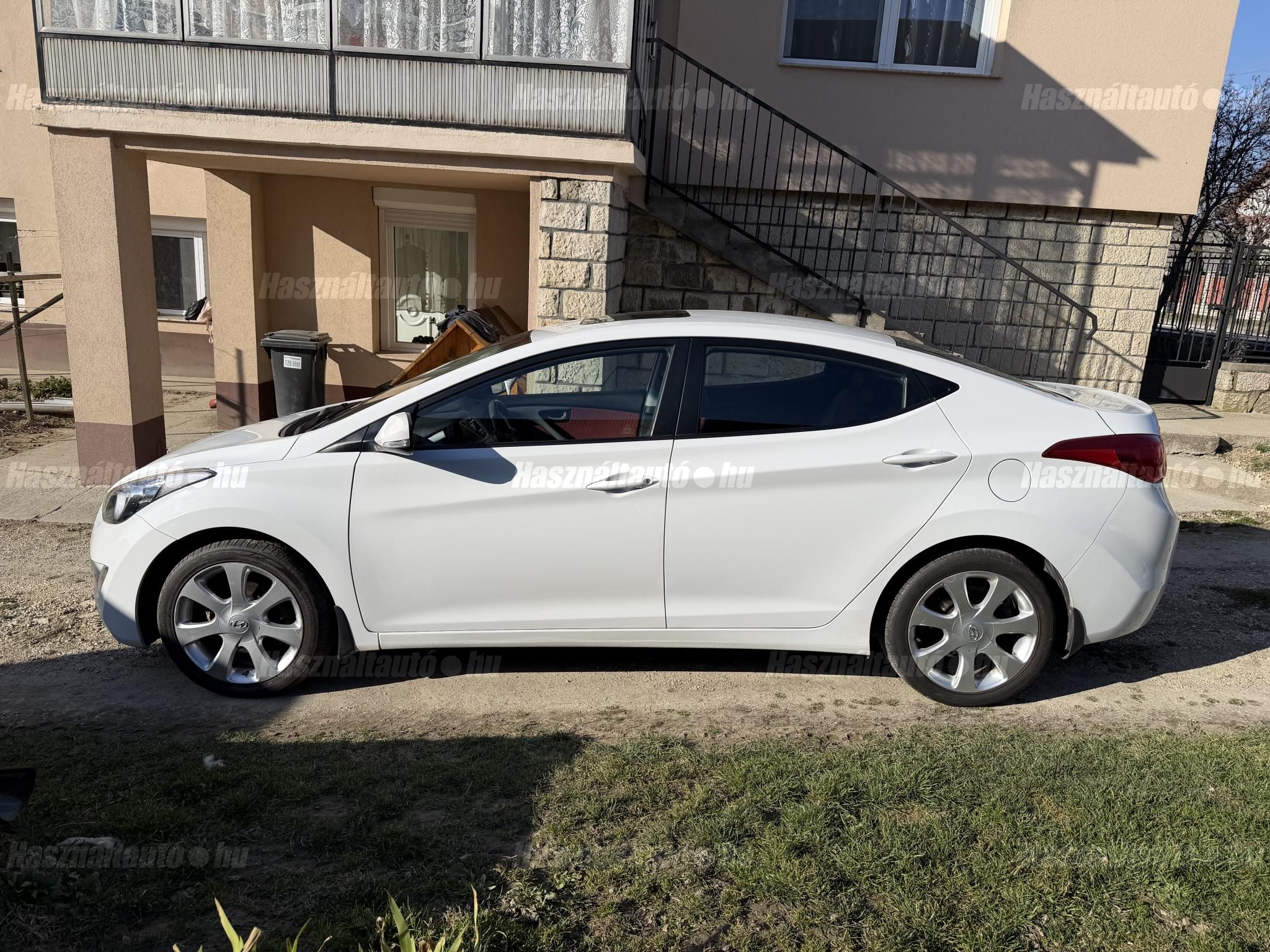 HYUNDAI ELANTRA 2011/9 - 1